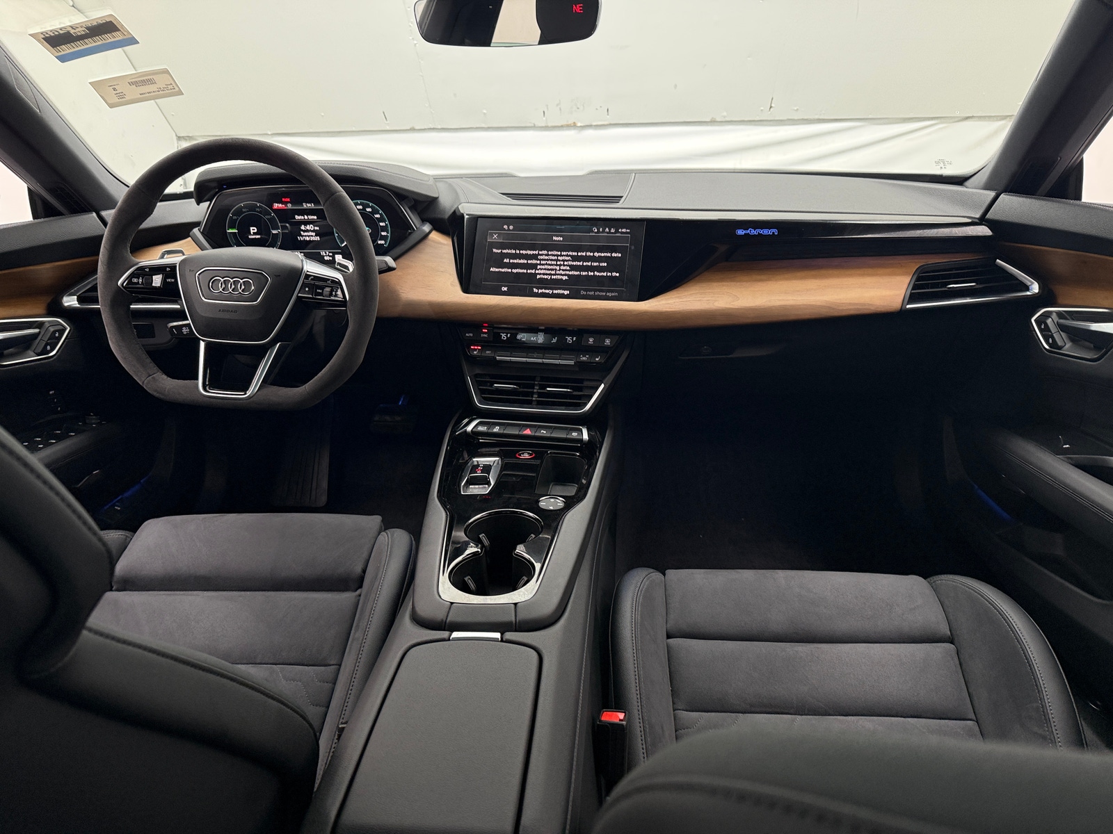 Thumbnail: 2024 Audi e-tron GT - 3