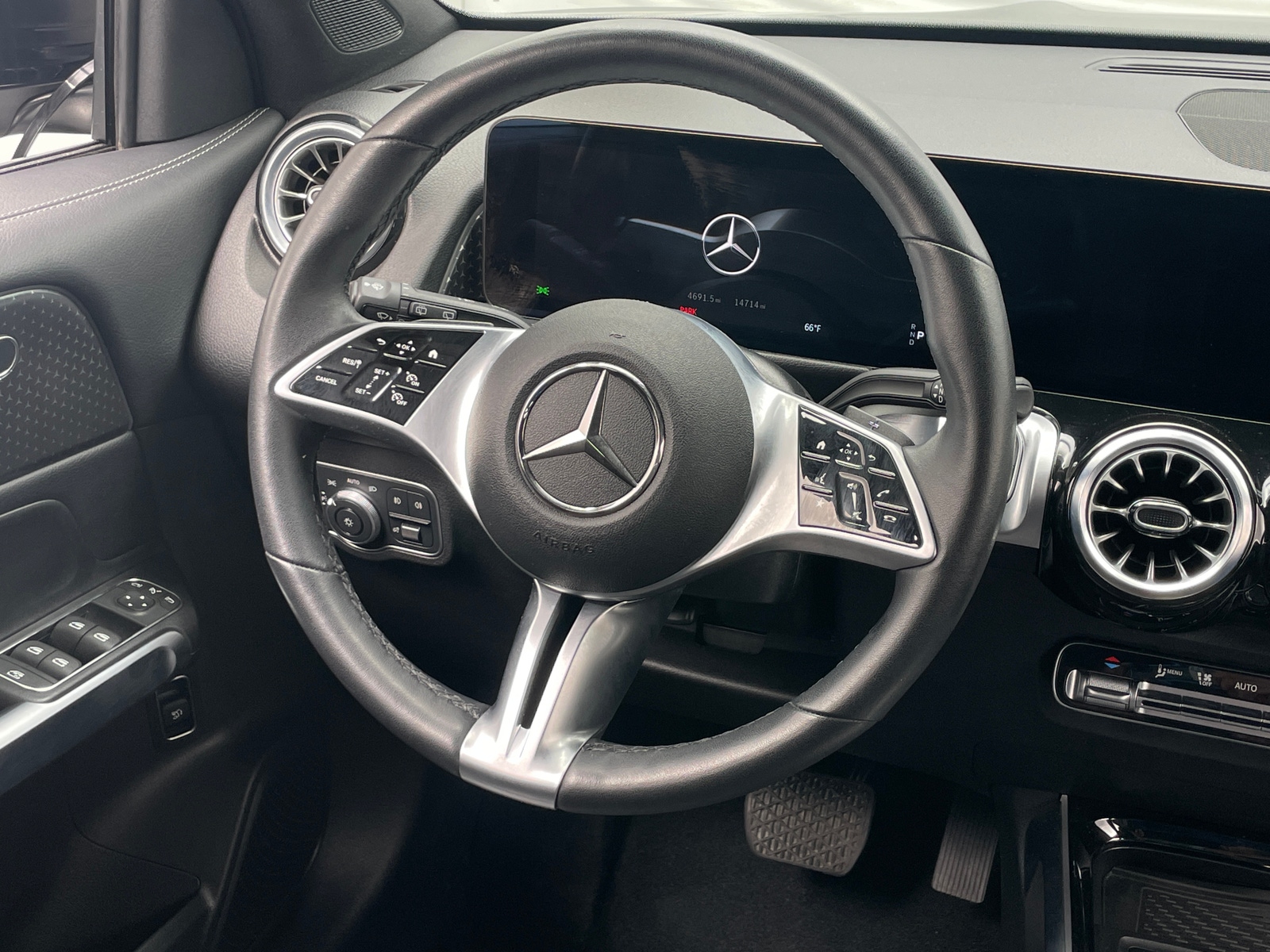 Thumbnail: 2025 Mercedes-Benz GLB - 4