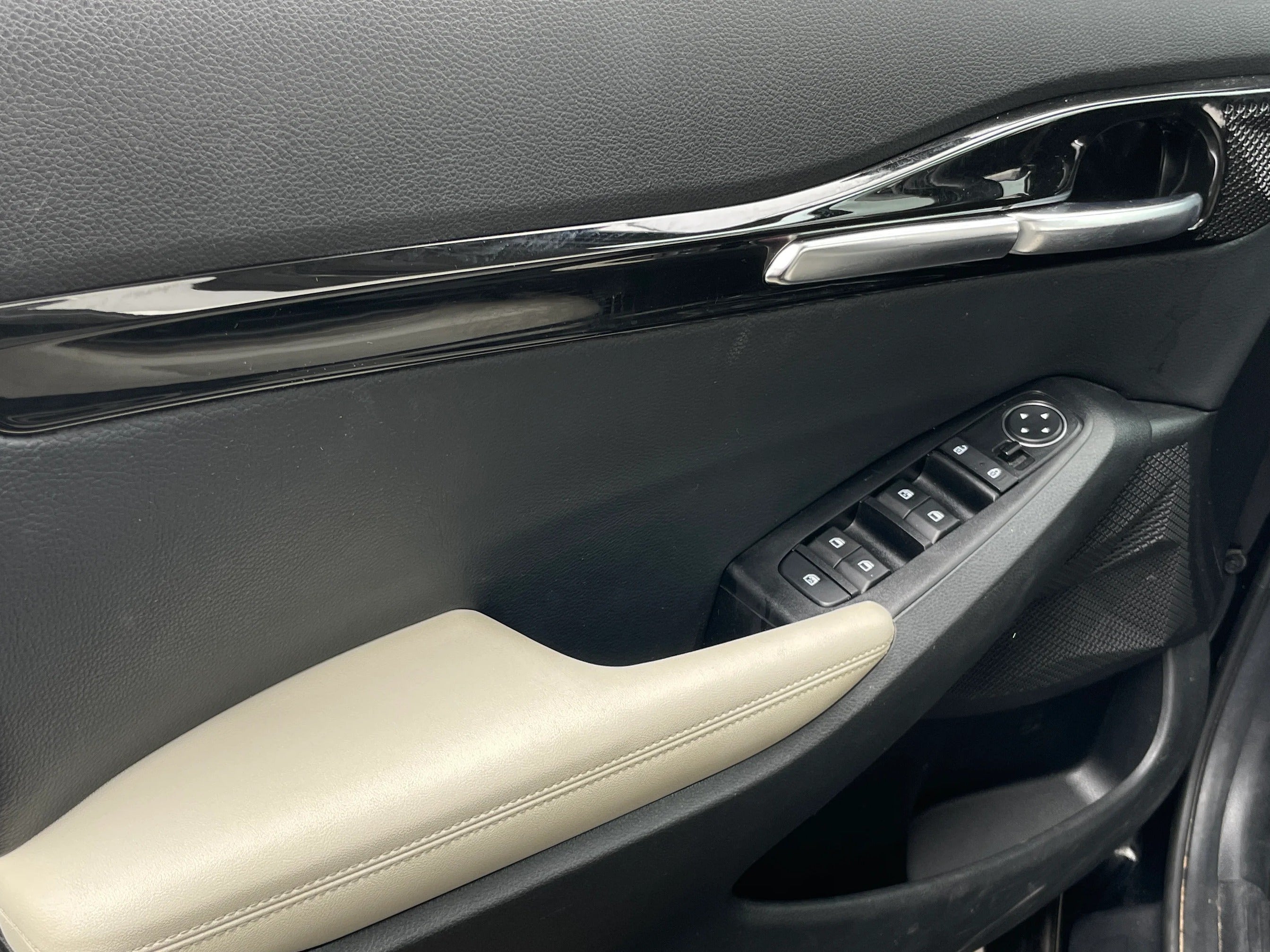 Used 2021 Kia Seltos EX with VIN KNDERCAA2M7164643 for sale in Eagan, Minnesota