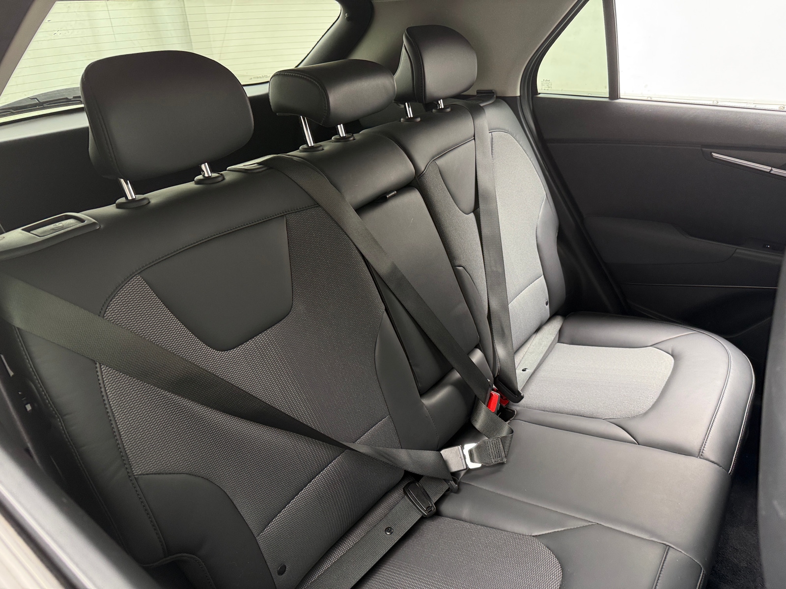 Thumbnail: 2023 Kia Niro - 6