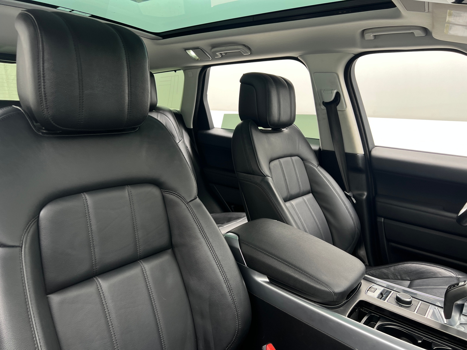 Thumbnail: 2021 Land Rover Range Rover Sport - 2