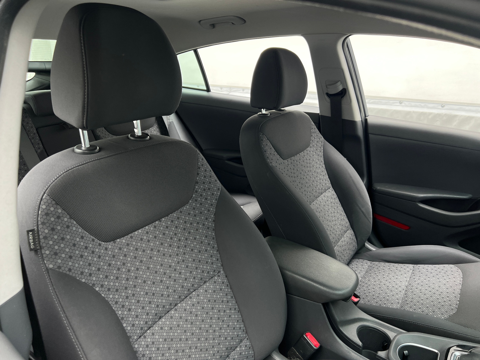 Thumbnail: 2019 Hyundai Ioniq - 2