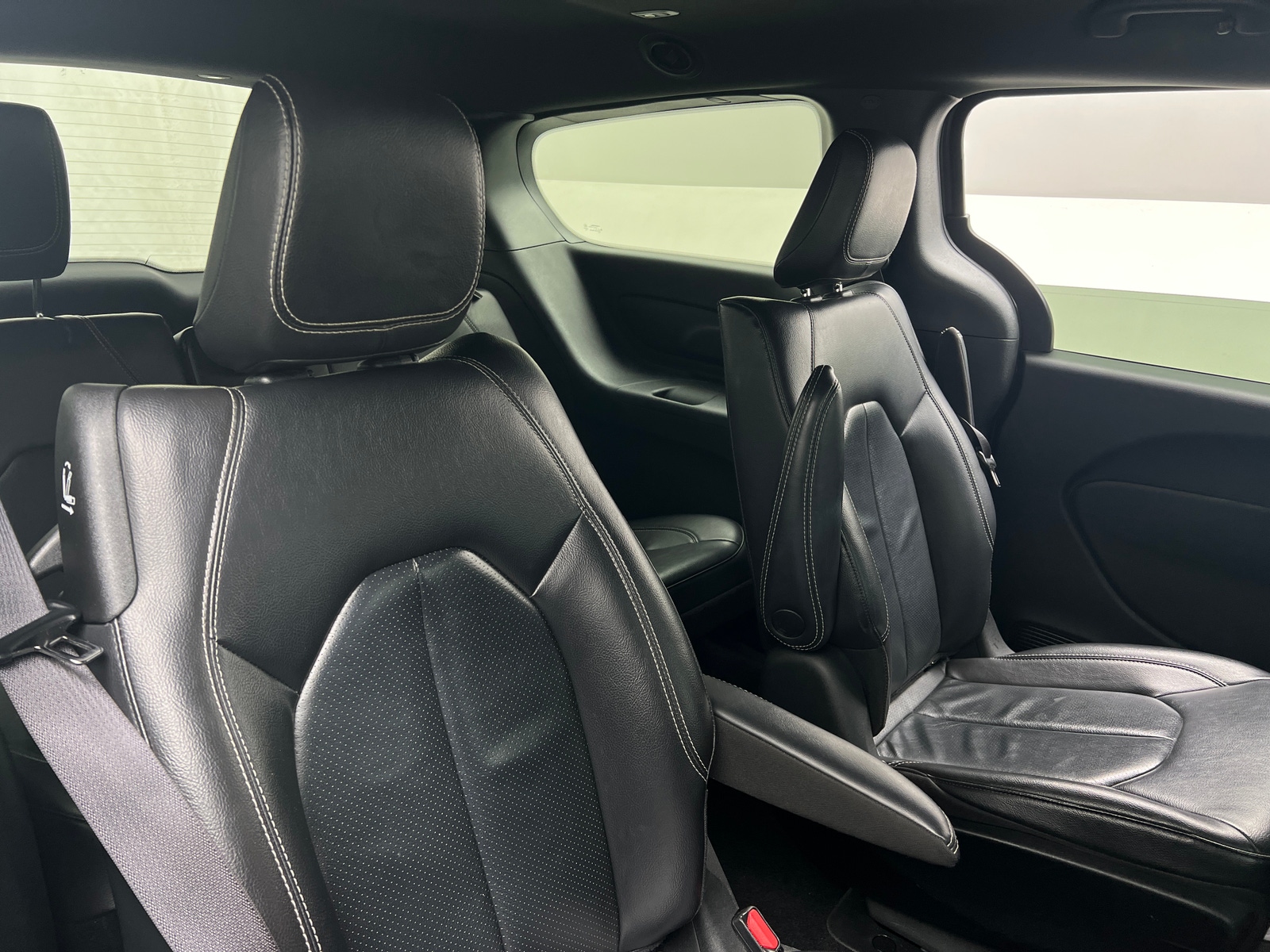 Thumbnail: 2022 Chrysler Pacifica - 5