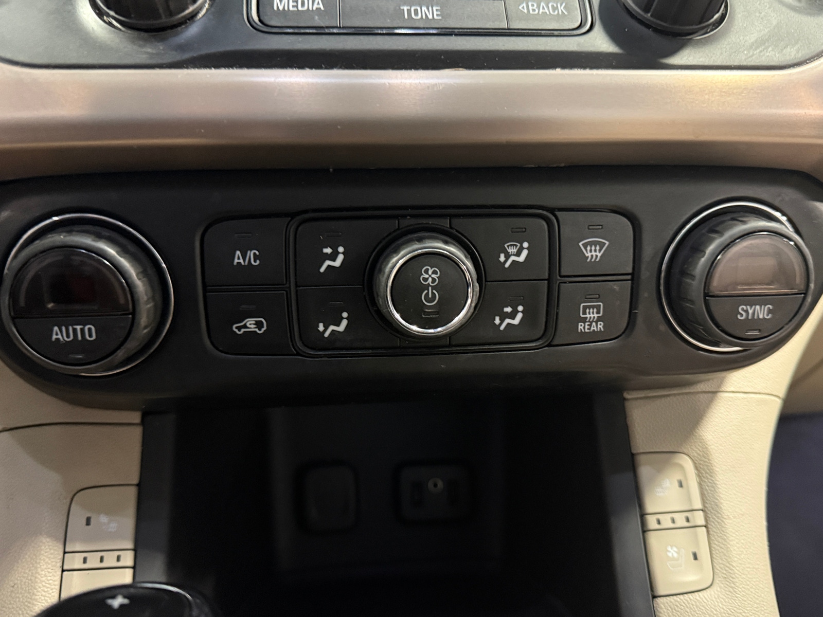 Thumbnail: 2017 GMC Acadia - 3