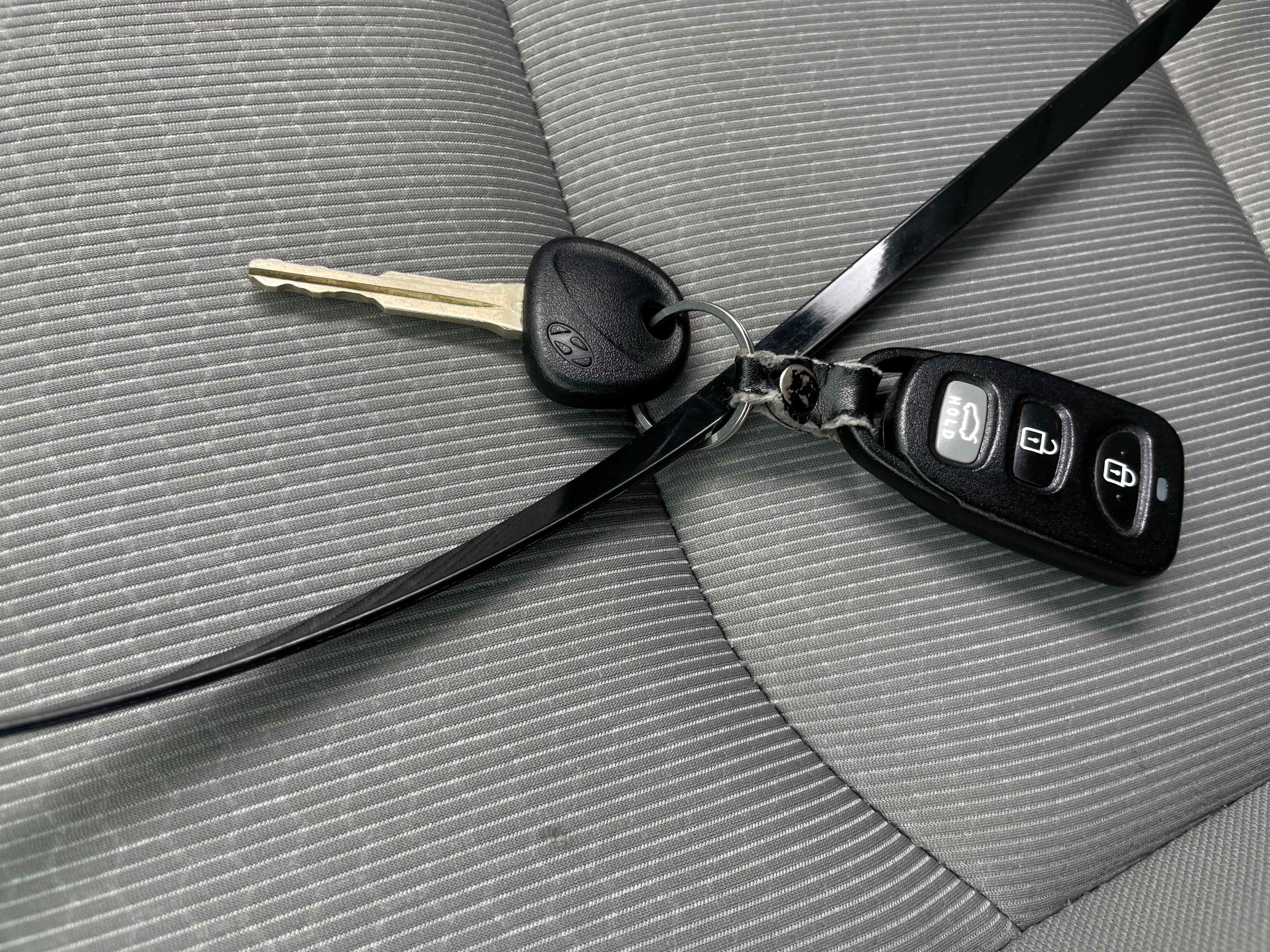 Used 2017 Hyundai Elantra SE with VIN KMHD84LF1HU425566 for sale in Oak Creek, WI