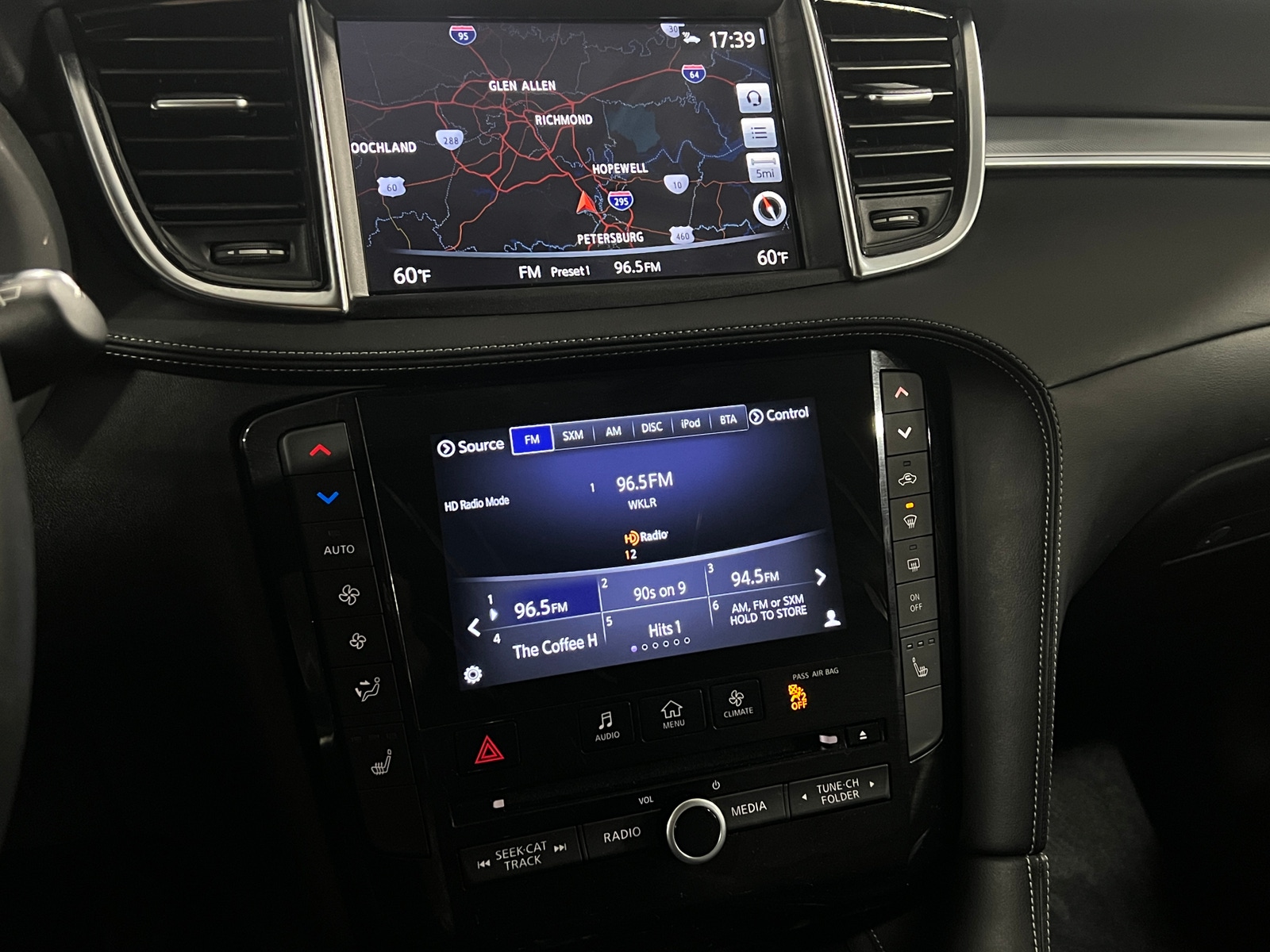 Thumbnail: 2019 INFINITI QX50 - 3