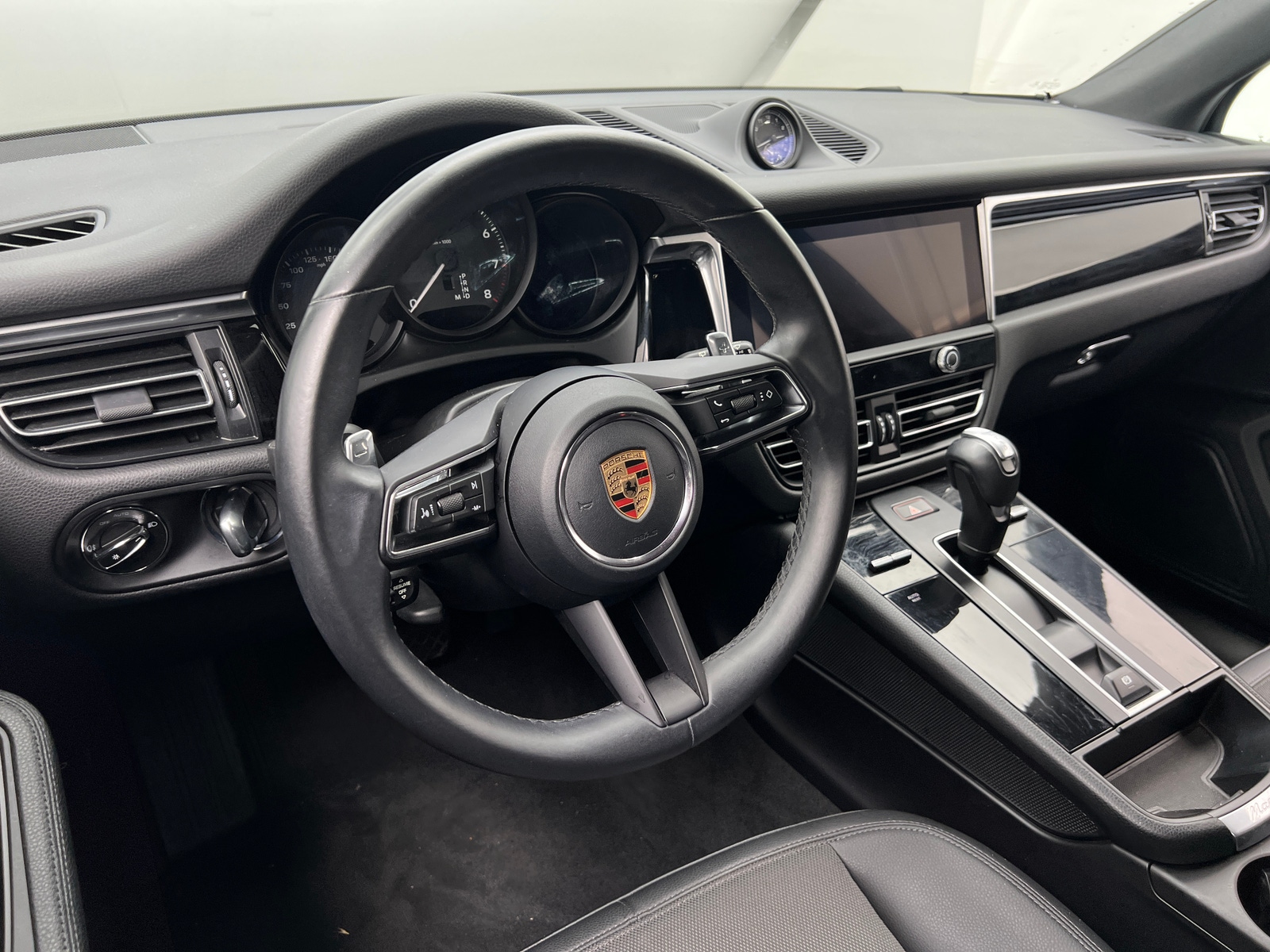 Thumbnail: 2023 Porsche Macan - 4