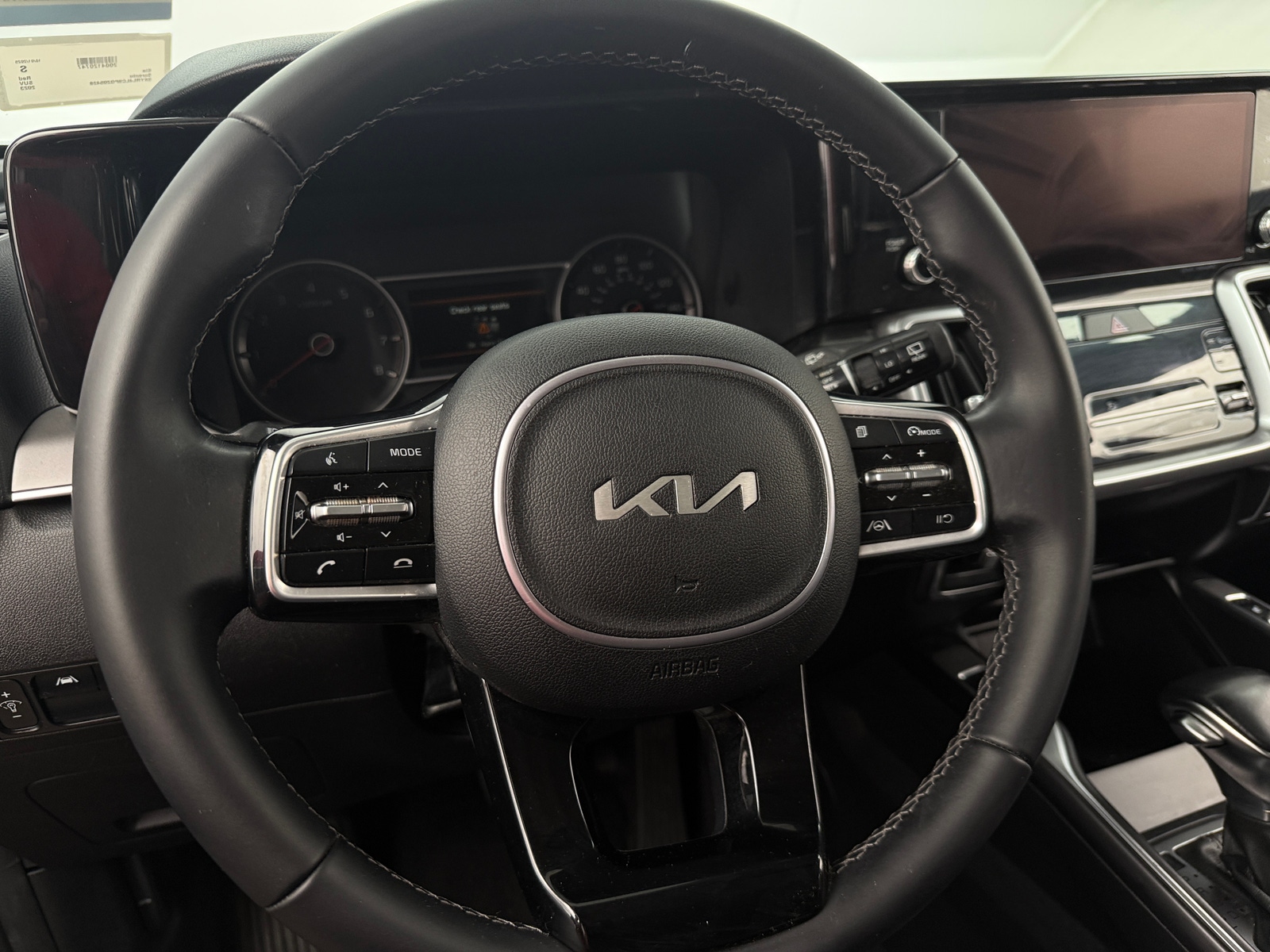 Thumbnail: 2023 Kia Sorento - 4