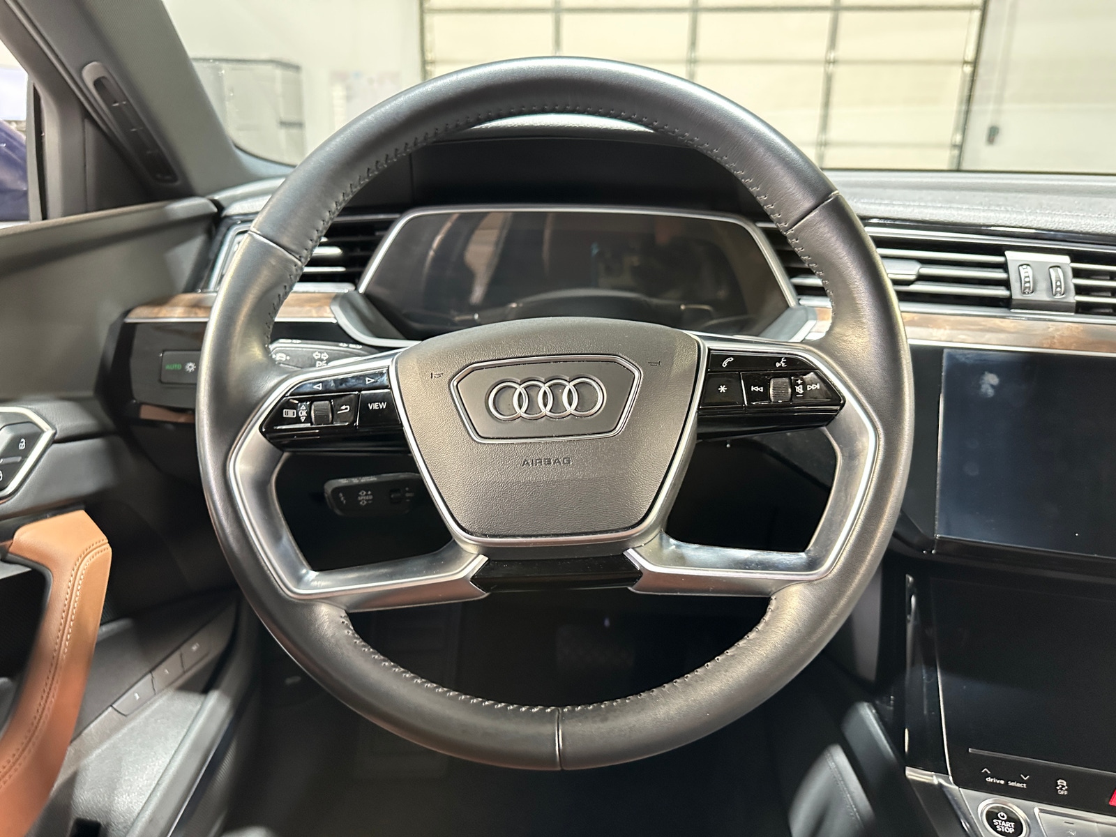 Thumbnail: 2021 Audi e-tron - 4