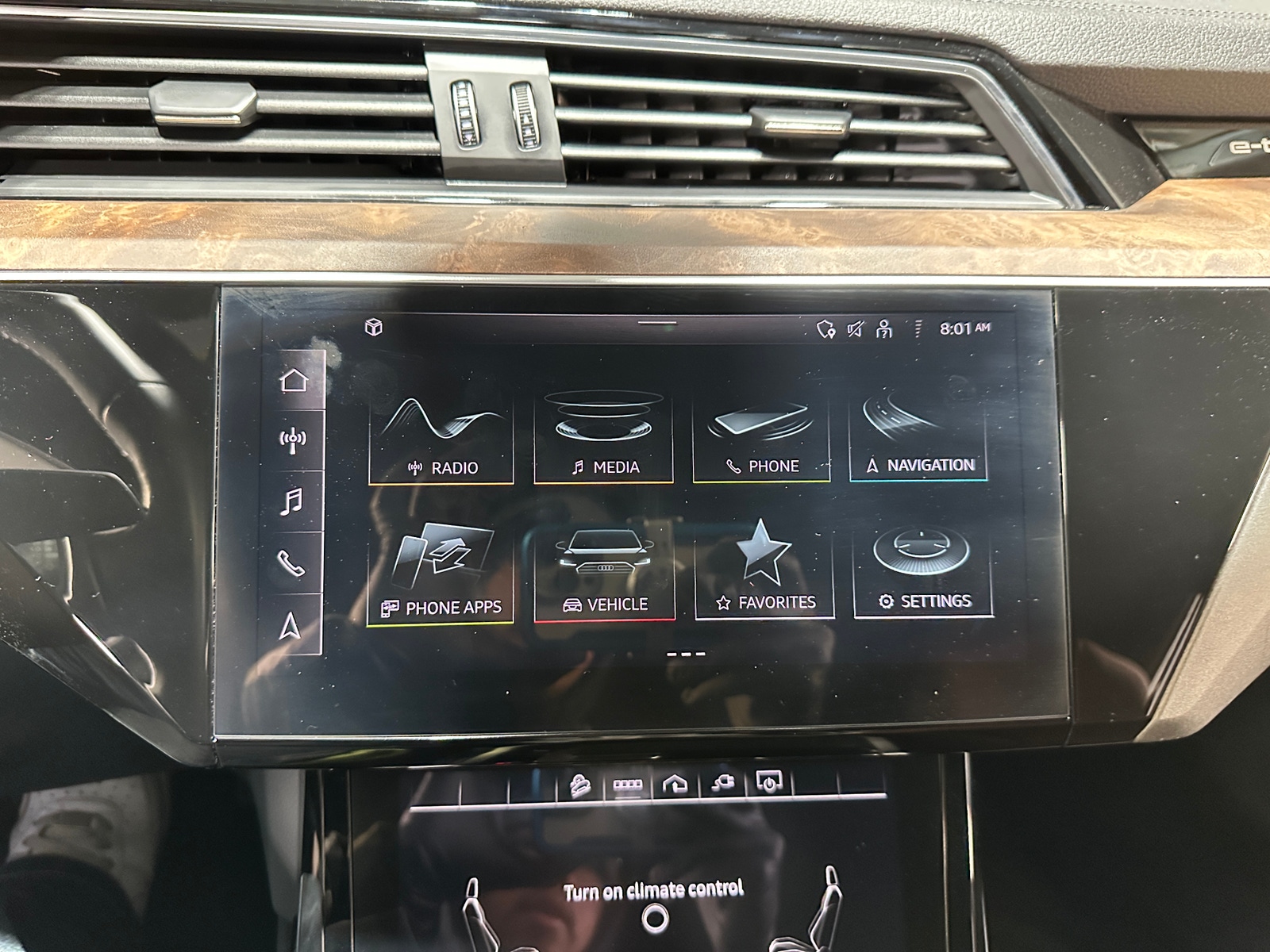 Thumbnail: 2021 Audi e-tron - 3