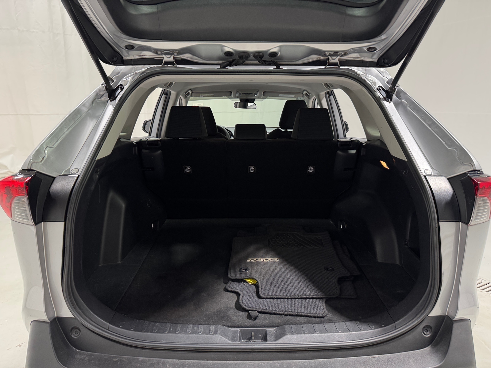 Thumbnail: 2019 Toyota RAV4 - 7