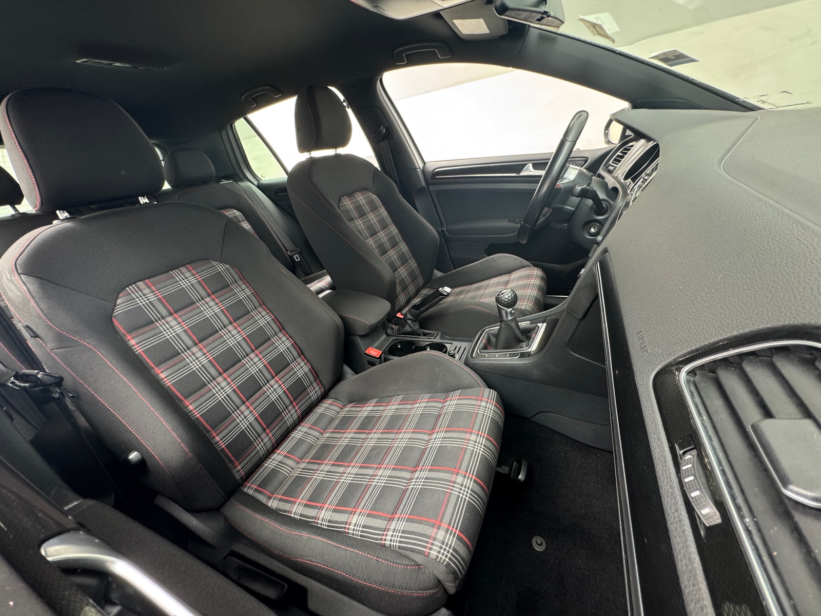 Thumbnail: 2016 Volkswagen Golf - 2