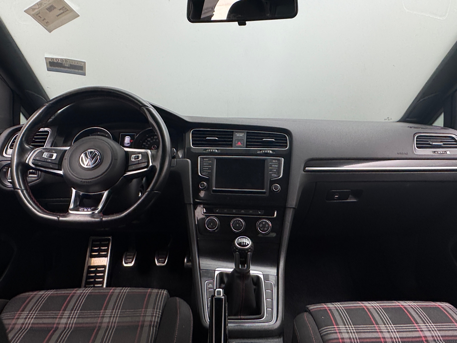 Thumbnail: 2016 Volkswagen Golf - 3
