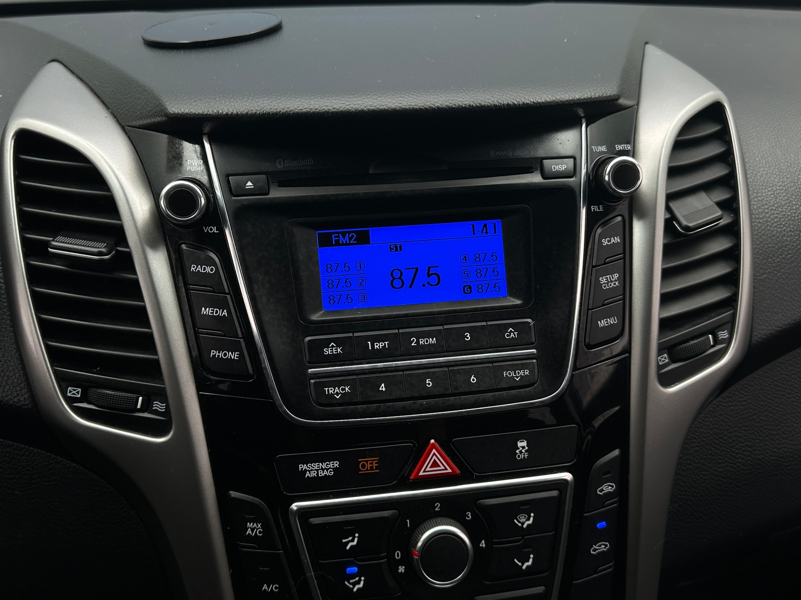 Thumbnail: 2017 Hyundai Elantra - 4