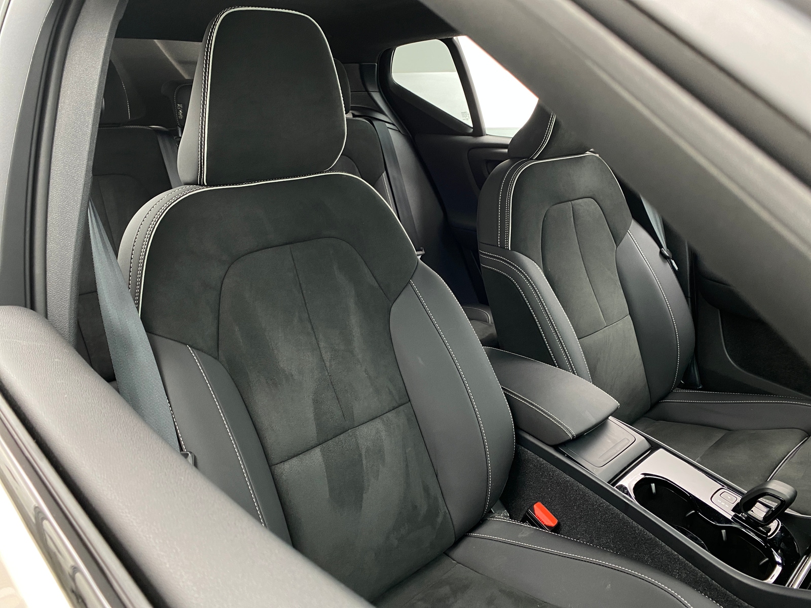 Thumbnail: 2024 Volvo XC40 - 2