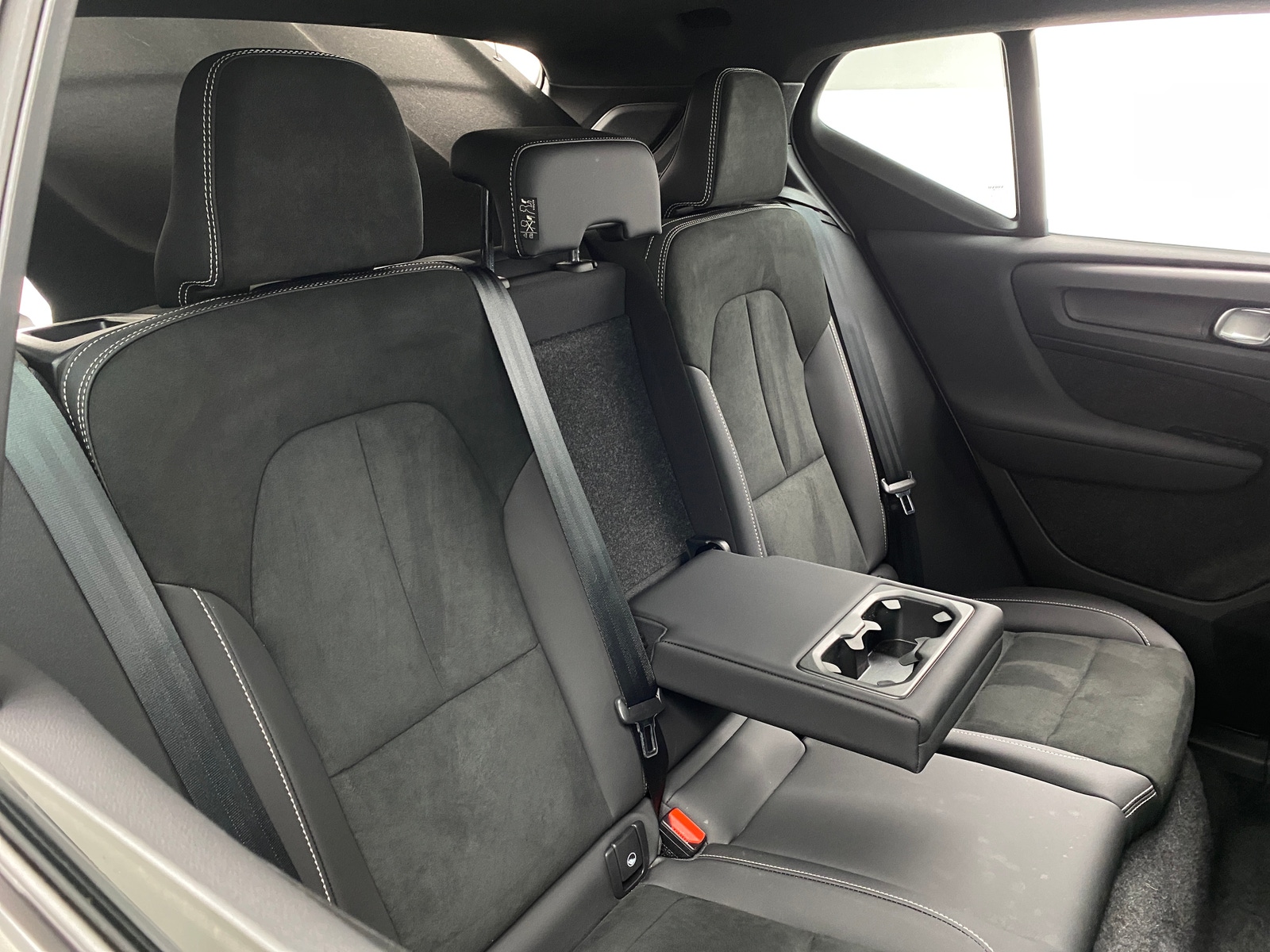 Thumbnail: 2024 Volvo XC40 - 6