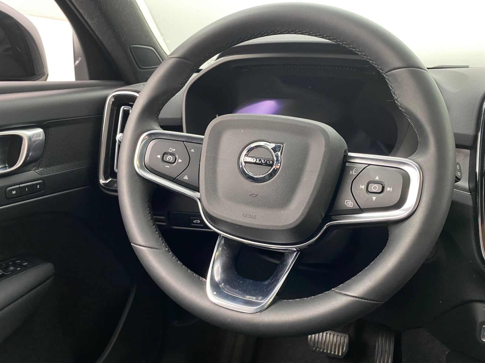 Thumbnail: 2024 Volvo XC40 - 5