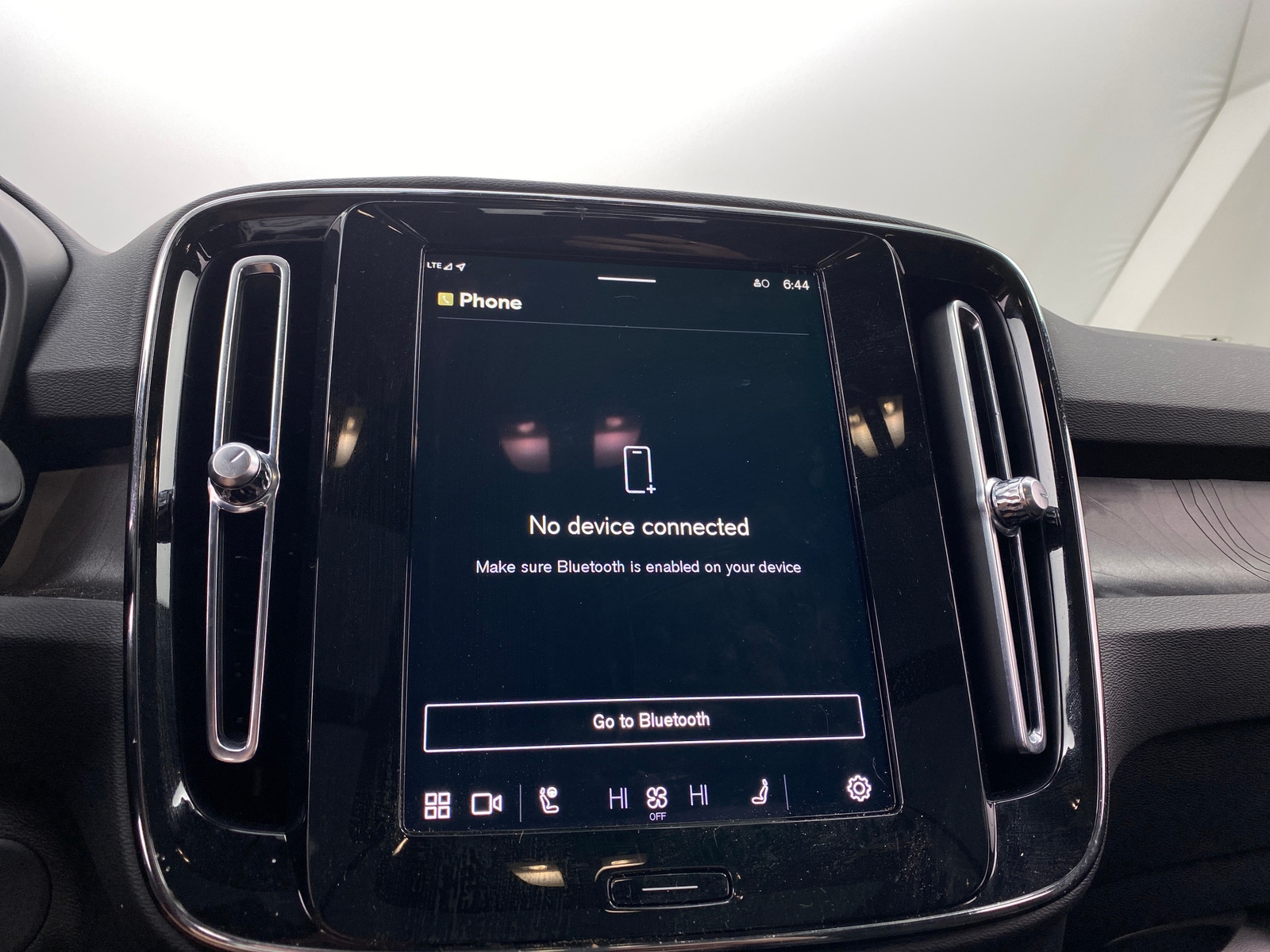 Thumbnail: 2024 Volvo XC40 - 4