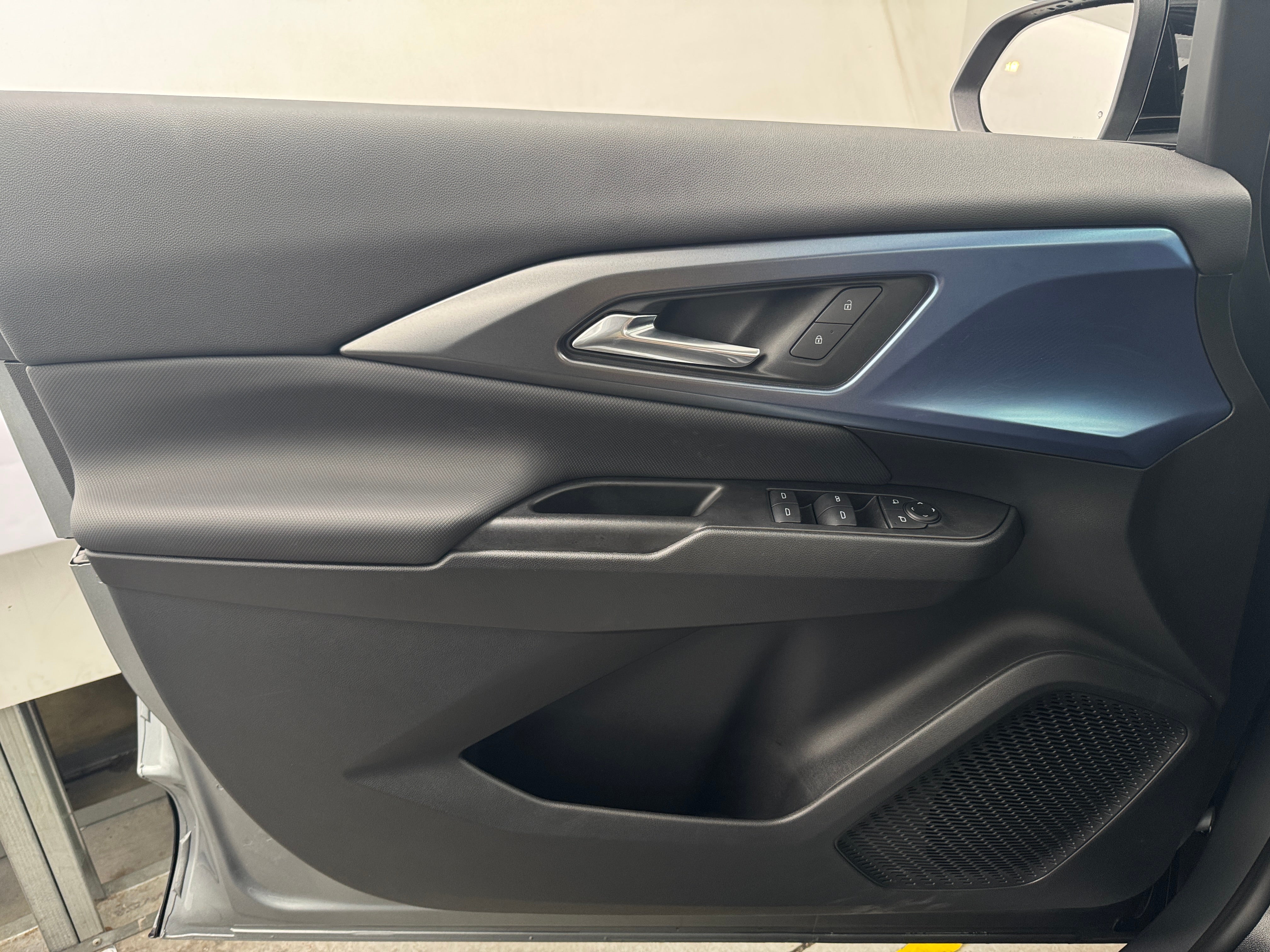 Used 2025 Chevrolet Equinox EV 1LT with VIN 3GN7DNRP4SS229963 for sale in Oak Creek, WI