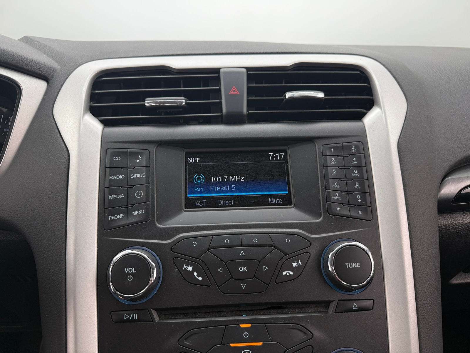 Thumbnail: 2014 Ford Fusion - 4