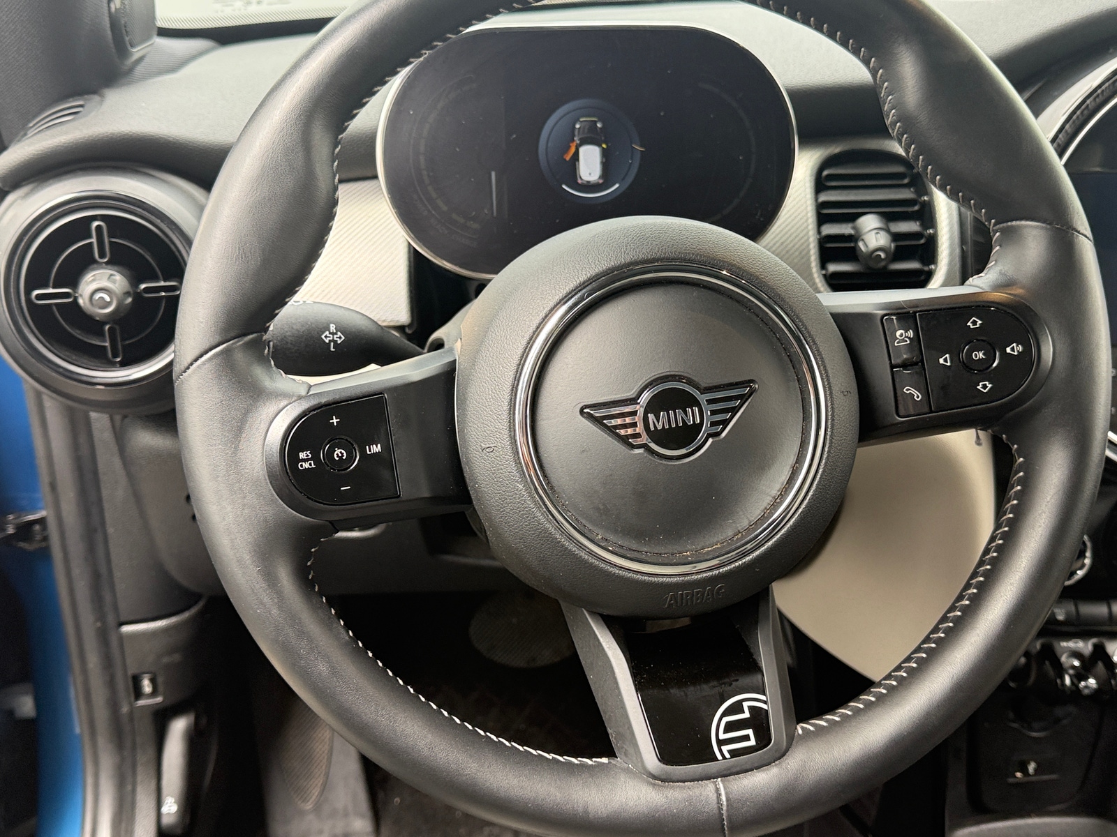 Thumbnail: 2022 MINI Cooper Hardtop - 4