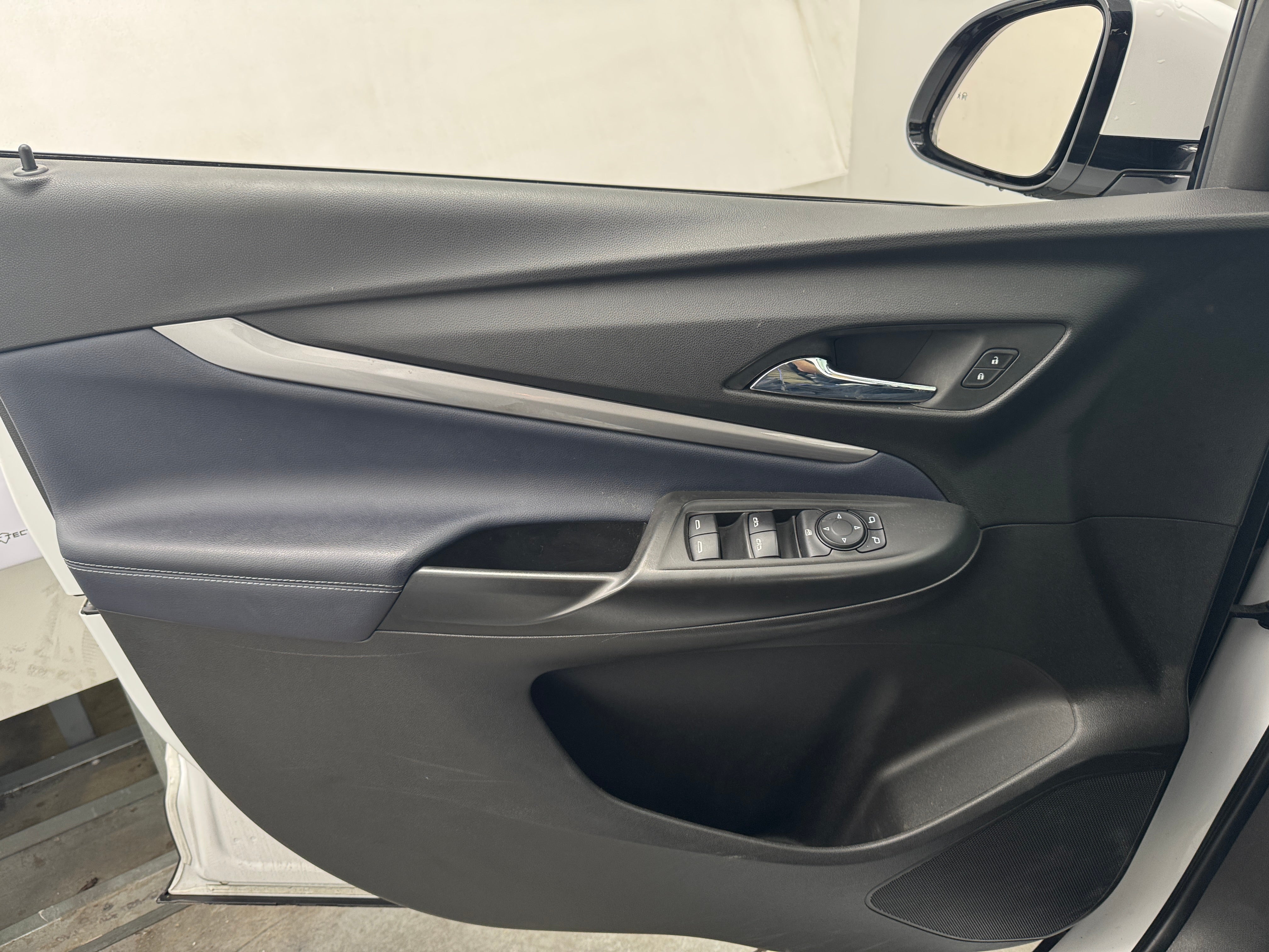 Used 2022 Chevrolet Bolt EUV LT with VIN 1G1FY6S0XN4110484 for sale in Oak Creek, WI