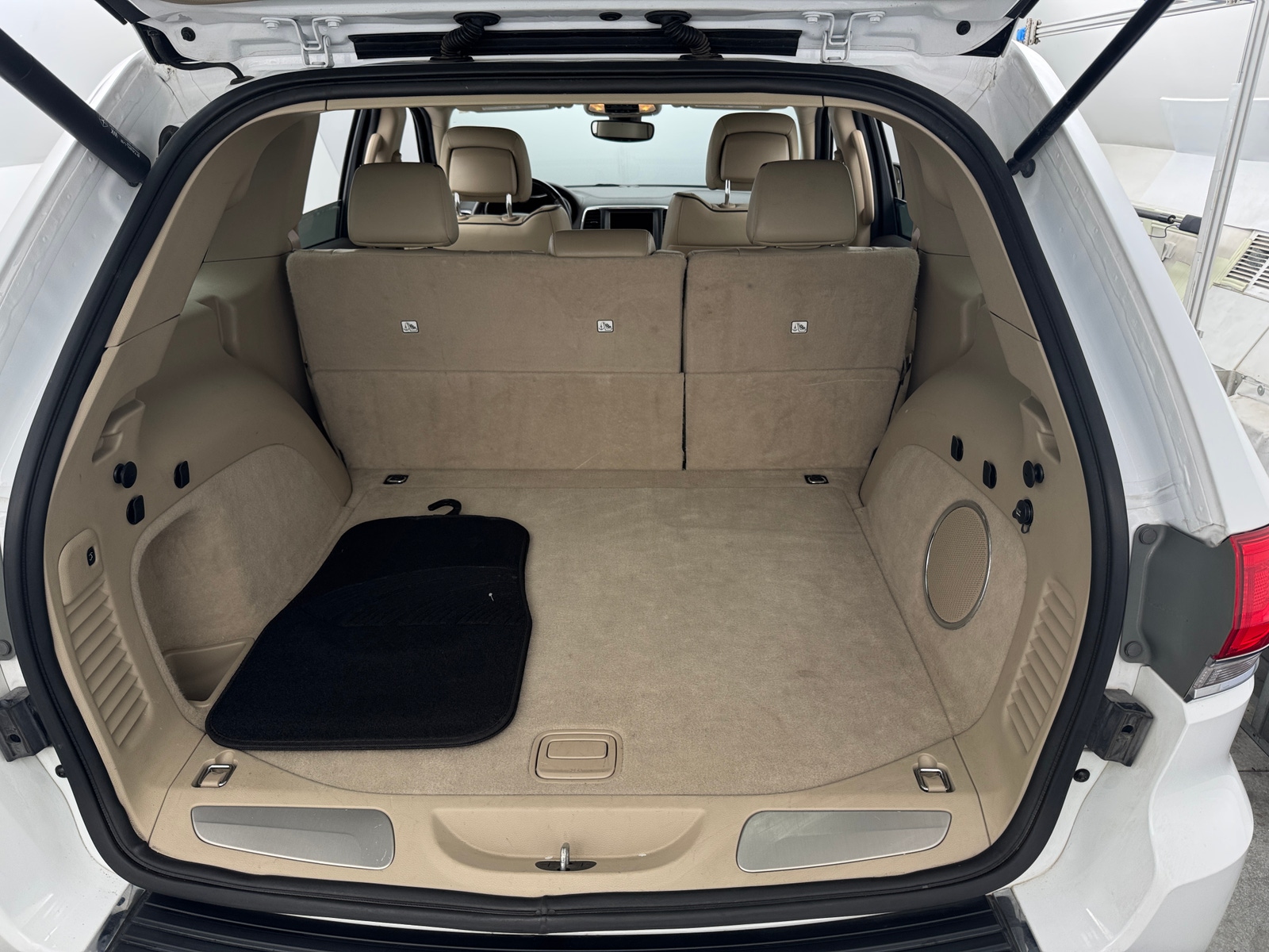 Thumbnail: 2018 Jeep Grand Cherokee - 6