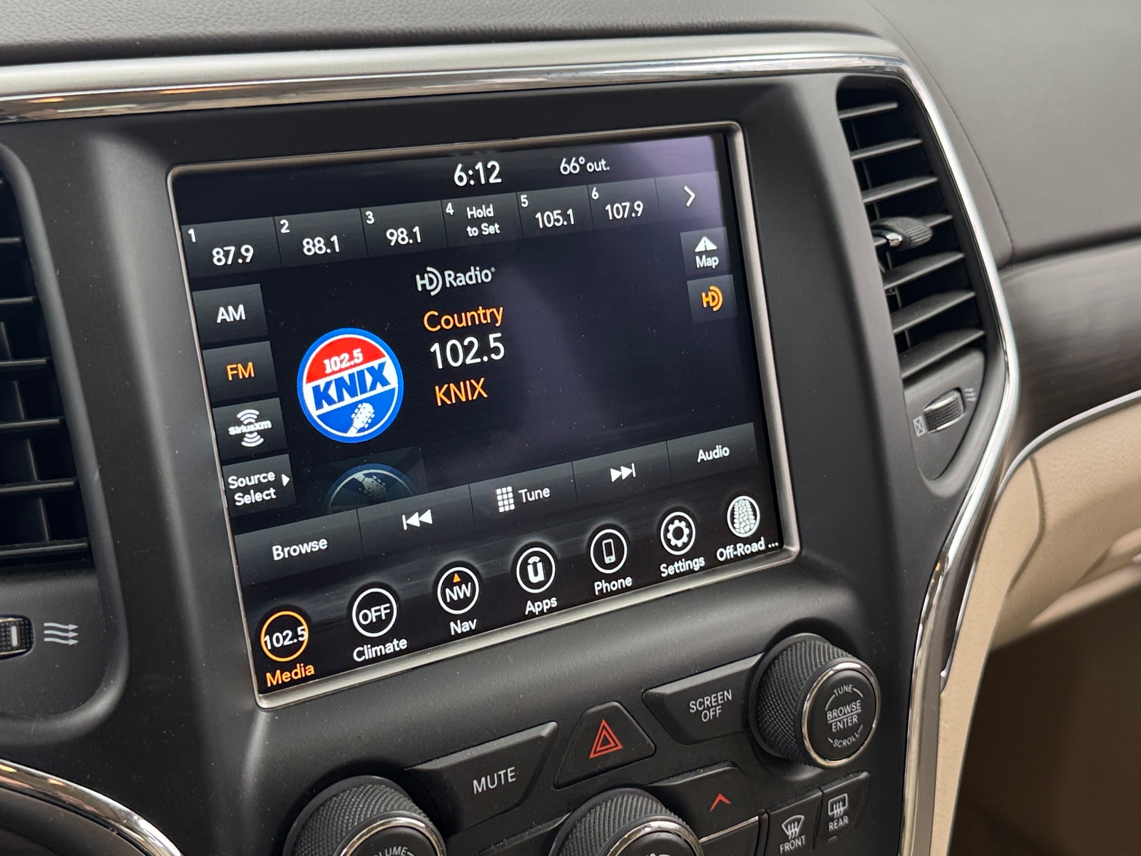 Thumbnail: 2018 Jeep Grand Cherokee - 3