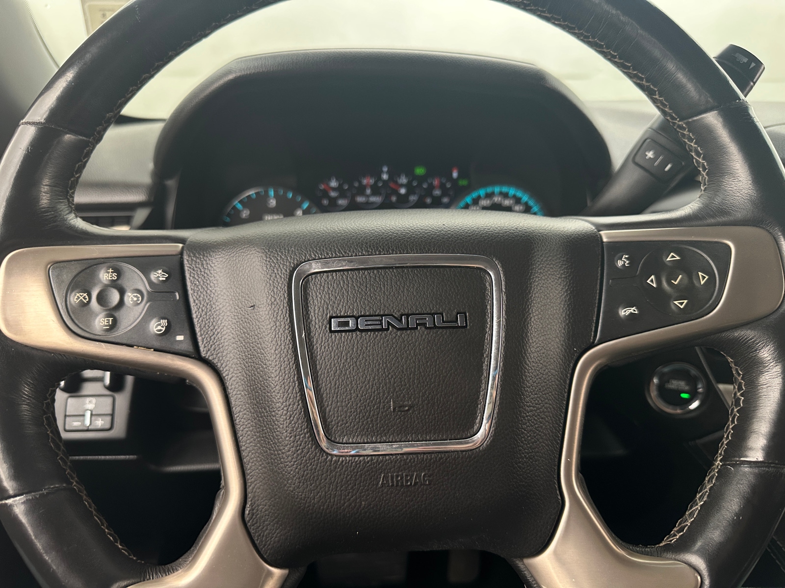 Thumbnail: 2018 GMC Yukon XL - 4