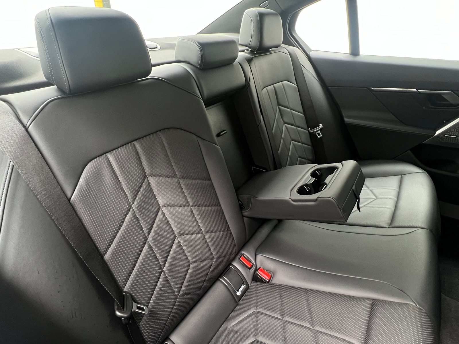 Thumbnail: 2025 BMW 5 Series - 5