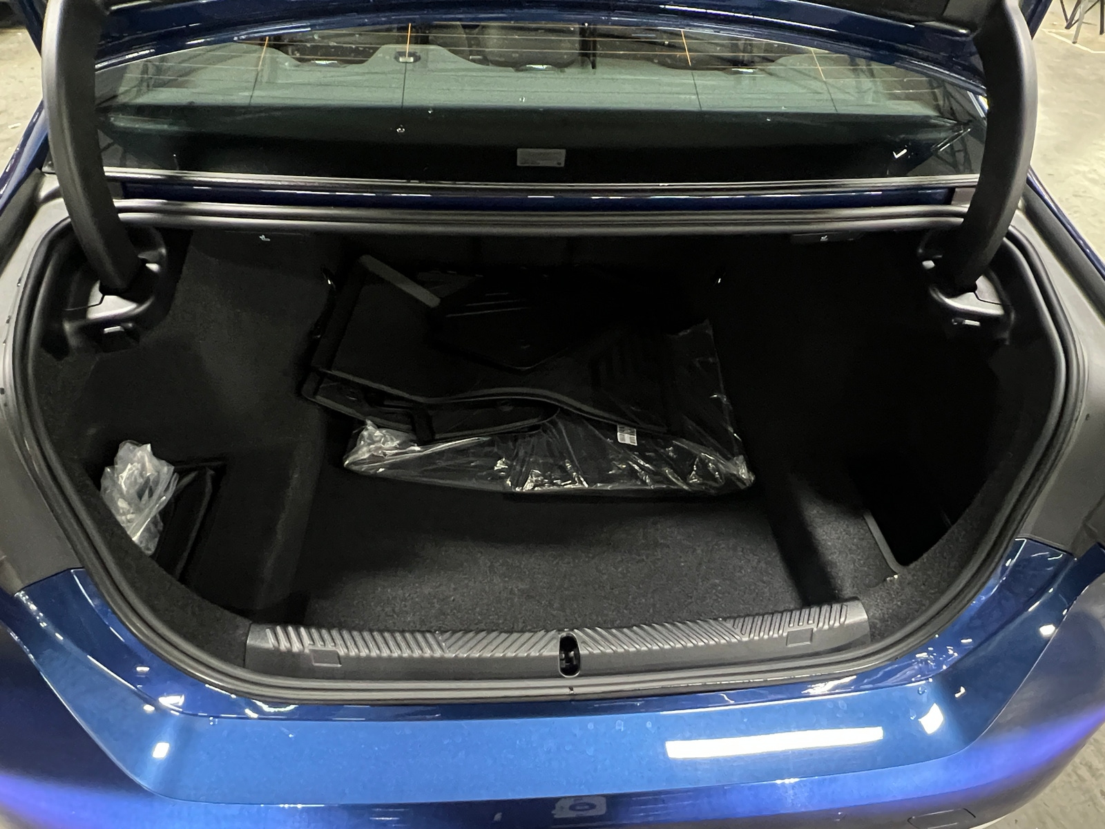 Thumbnail: 2025 BMW 5 Series - 6