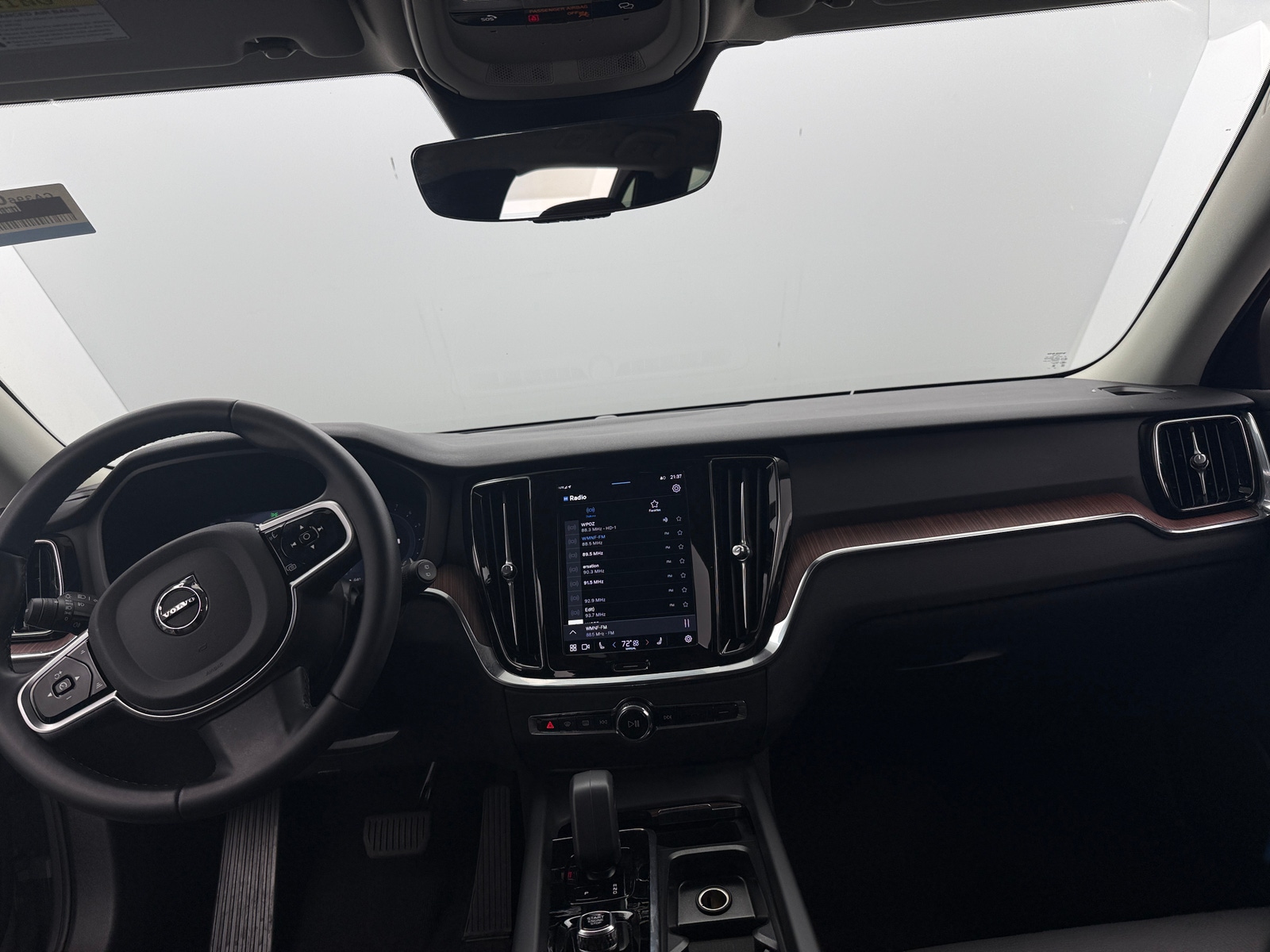 Thumbnail: 2025 Volvo V60 - 2