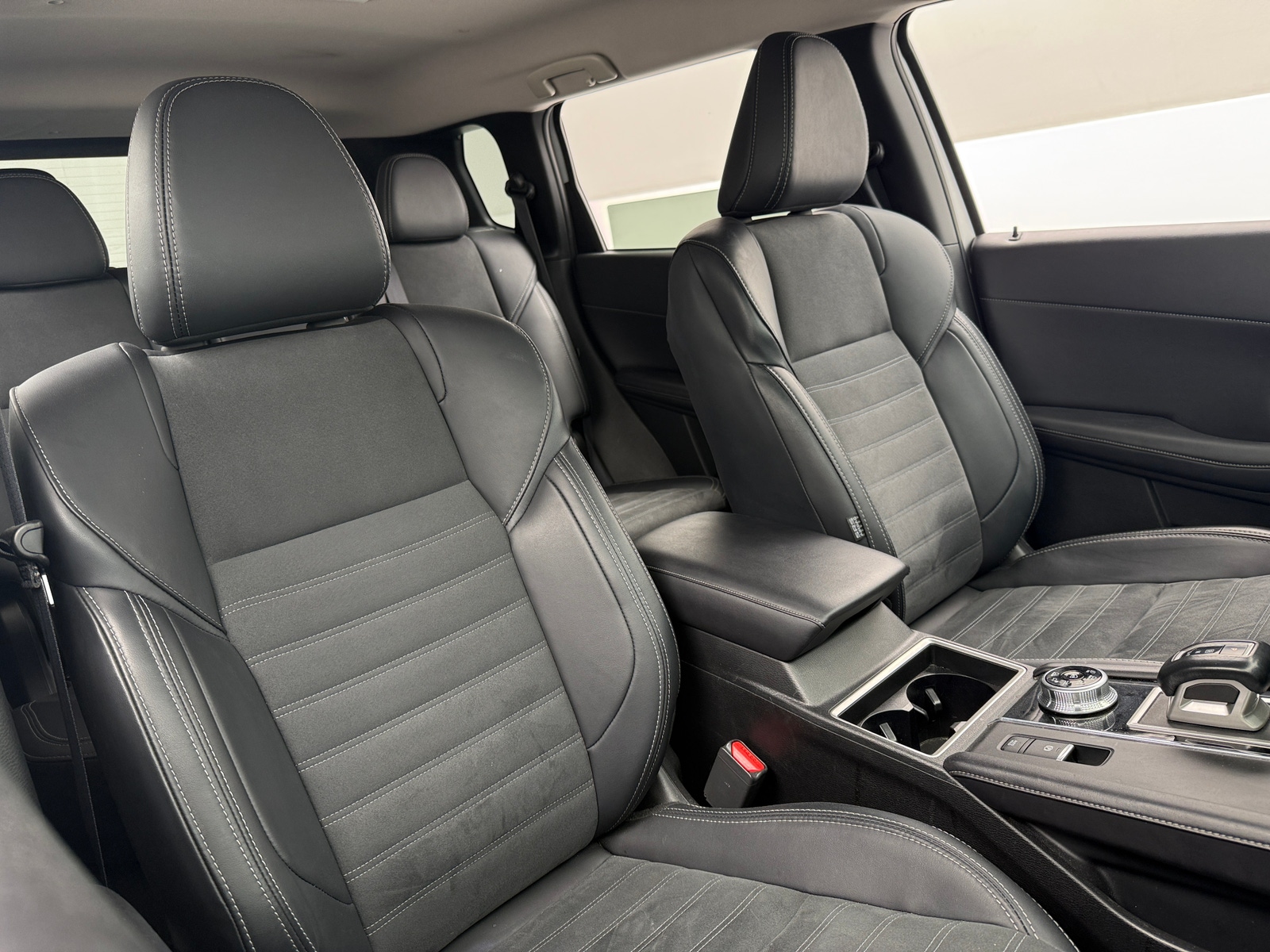 Thumbnail: 2024 Mitsubishi Outlander - 2