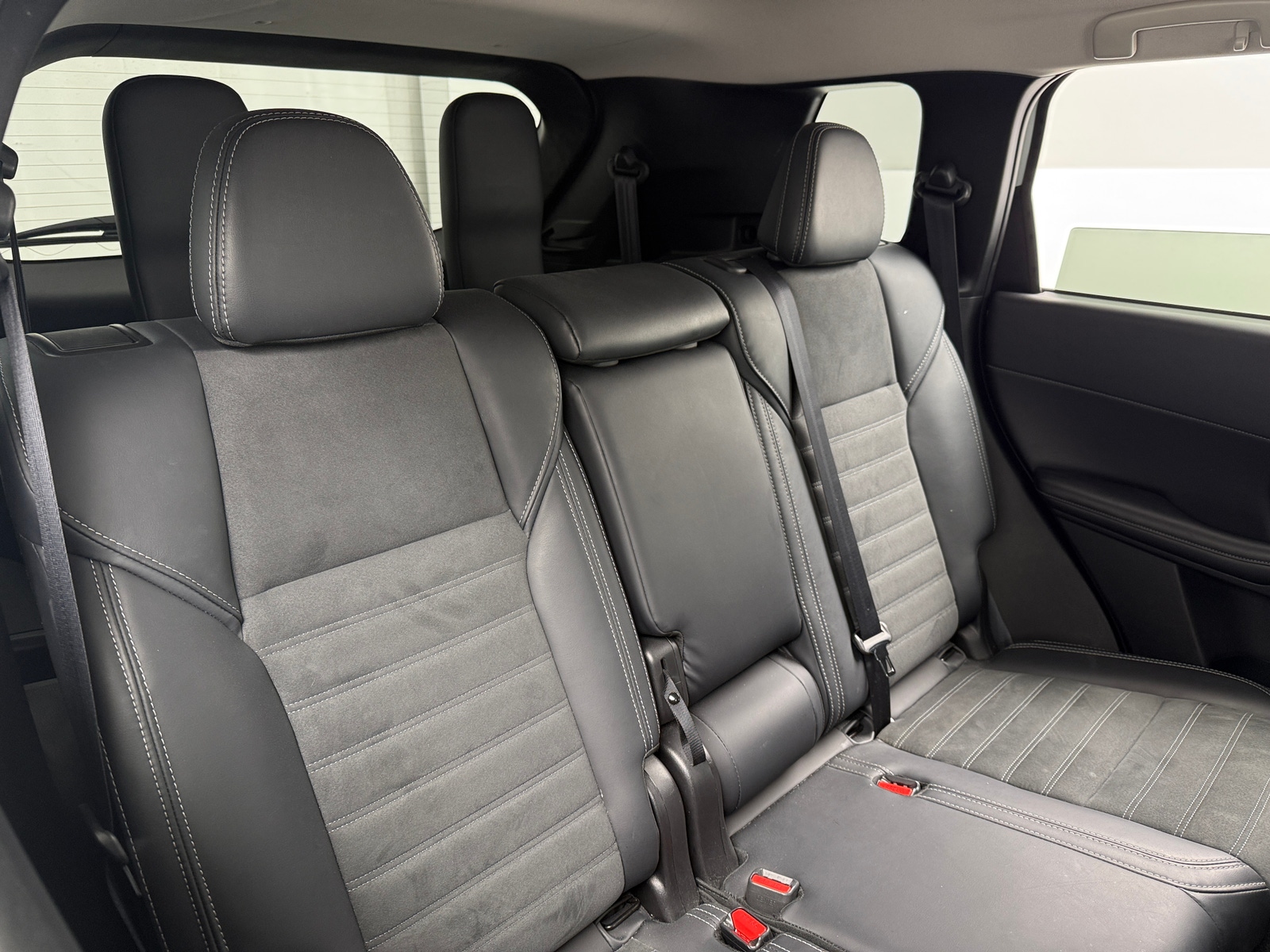 Thumbnail: 2024 Mitsubishi Outlander - 6