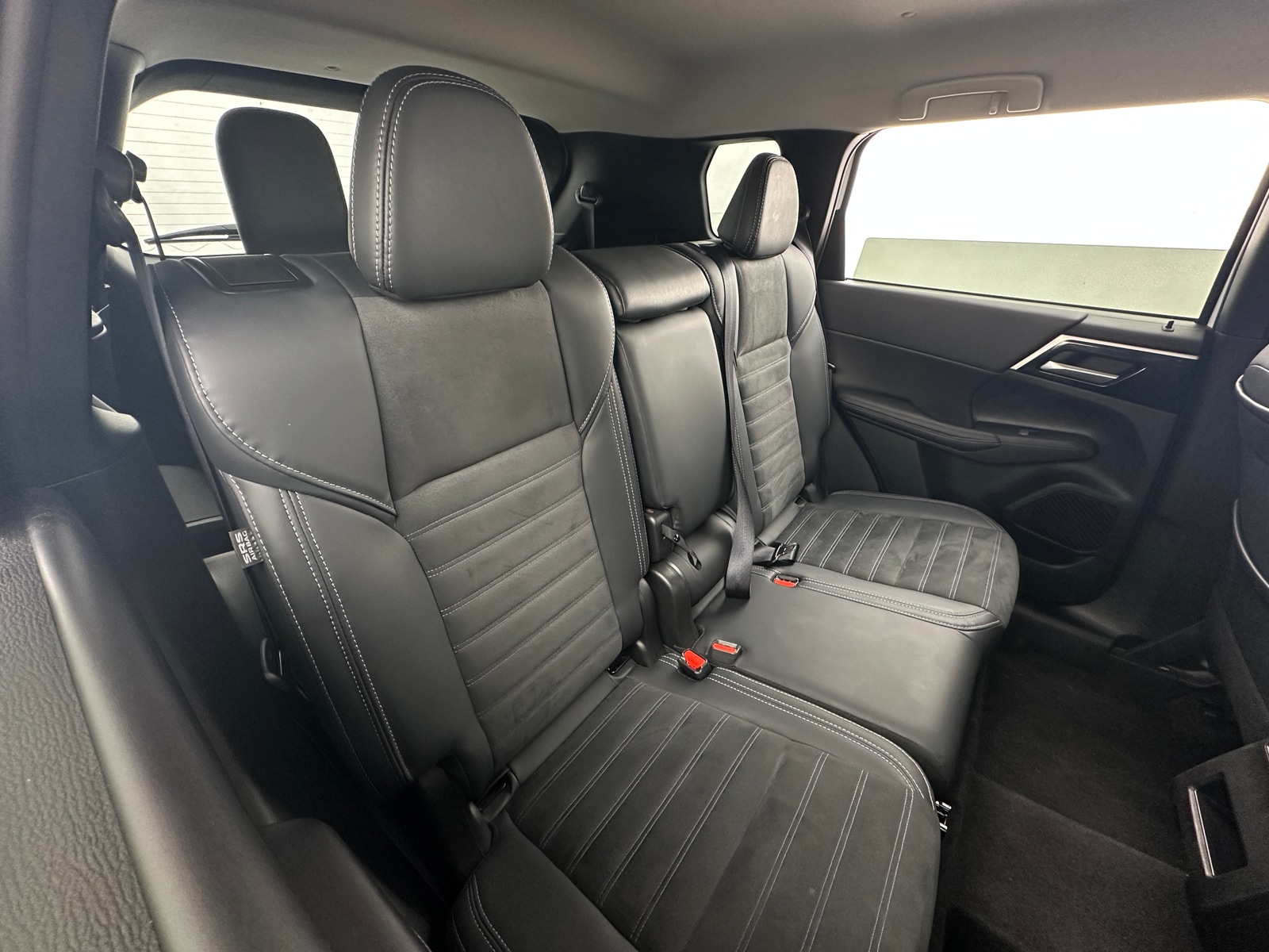 Thumbnail: 2024 Mitsubishi Outlander - 5