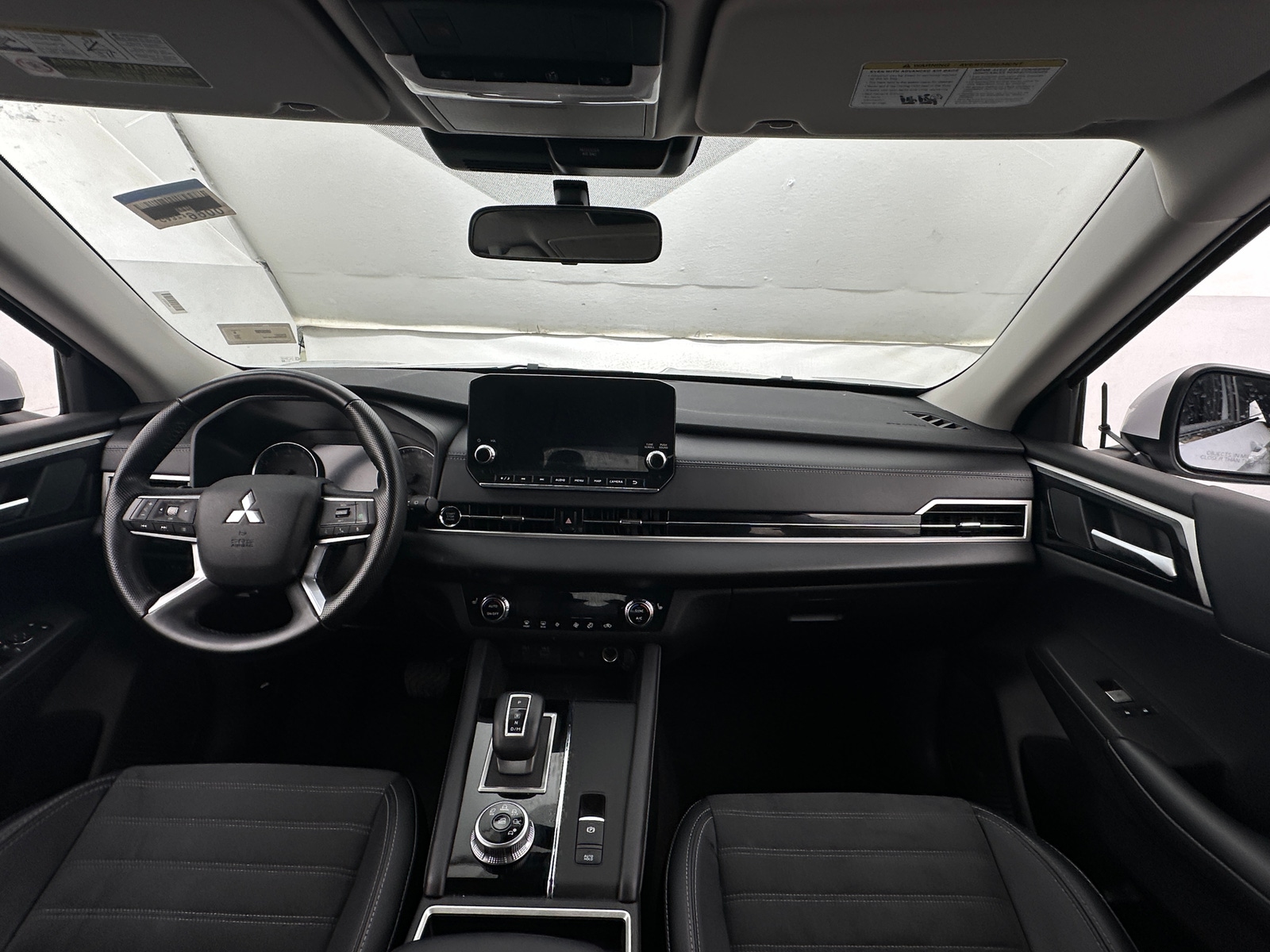 Thumbnail: 2024 Mitsubishi Outlander - 2