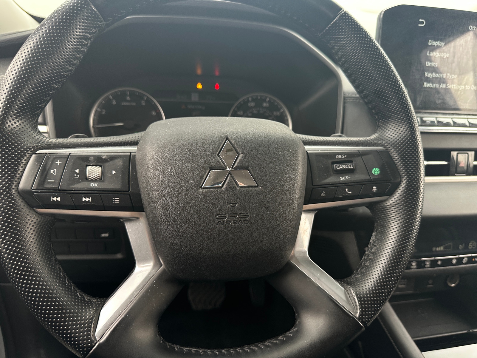 Thumbnail: 2024 Mitsubishi Outlander - 4