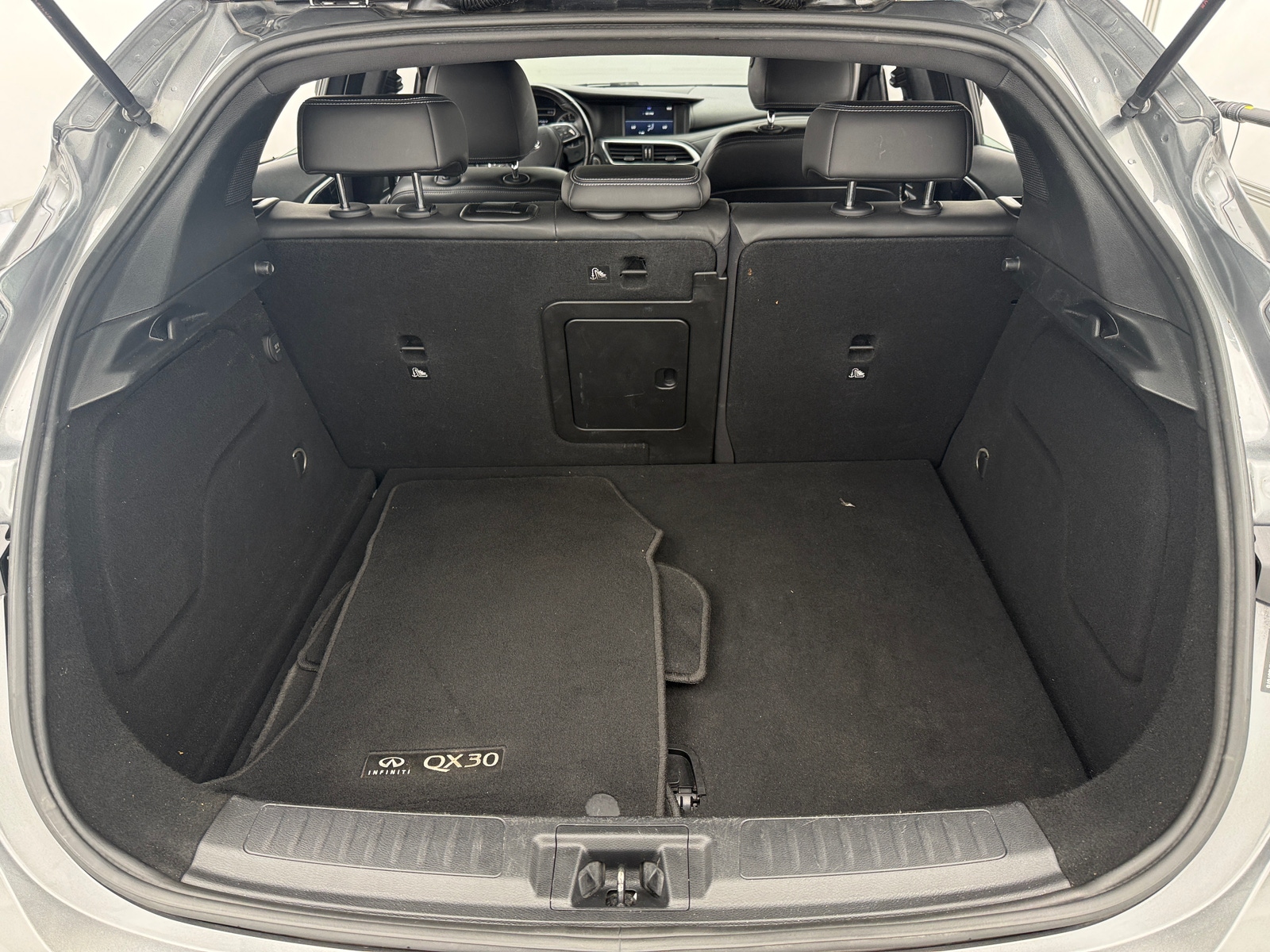 Thumbnail: 2018 INFINITI QX30 - 6