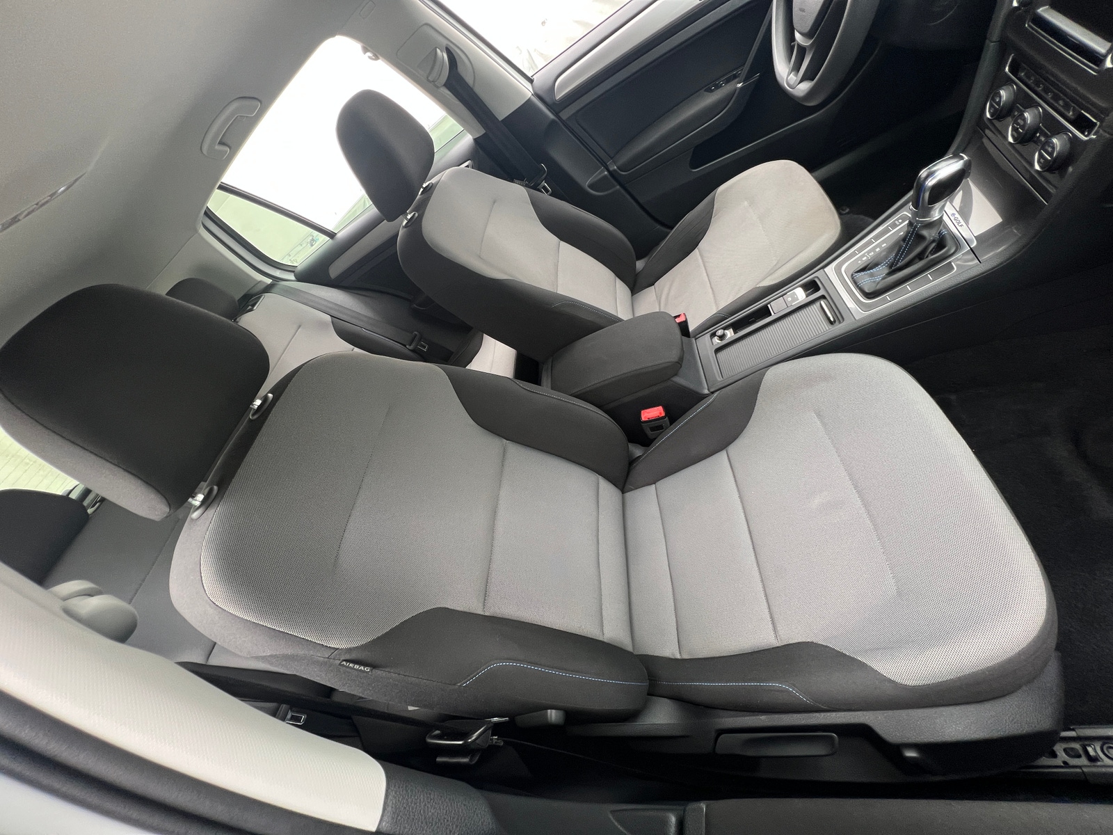 Thumbnail: 2016 Volkswagen e-Golf - 2