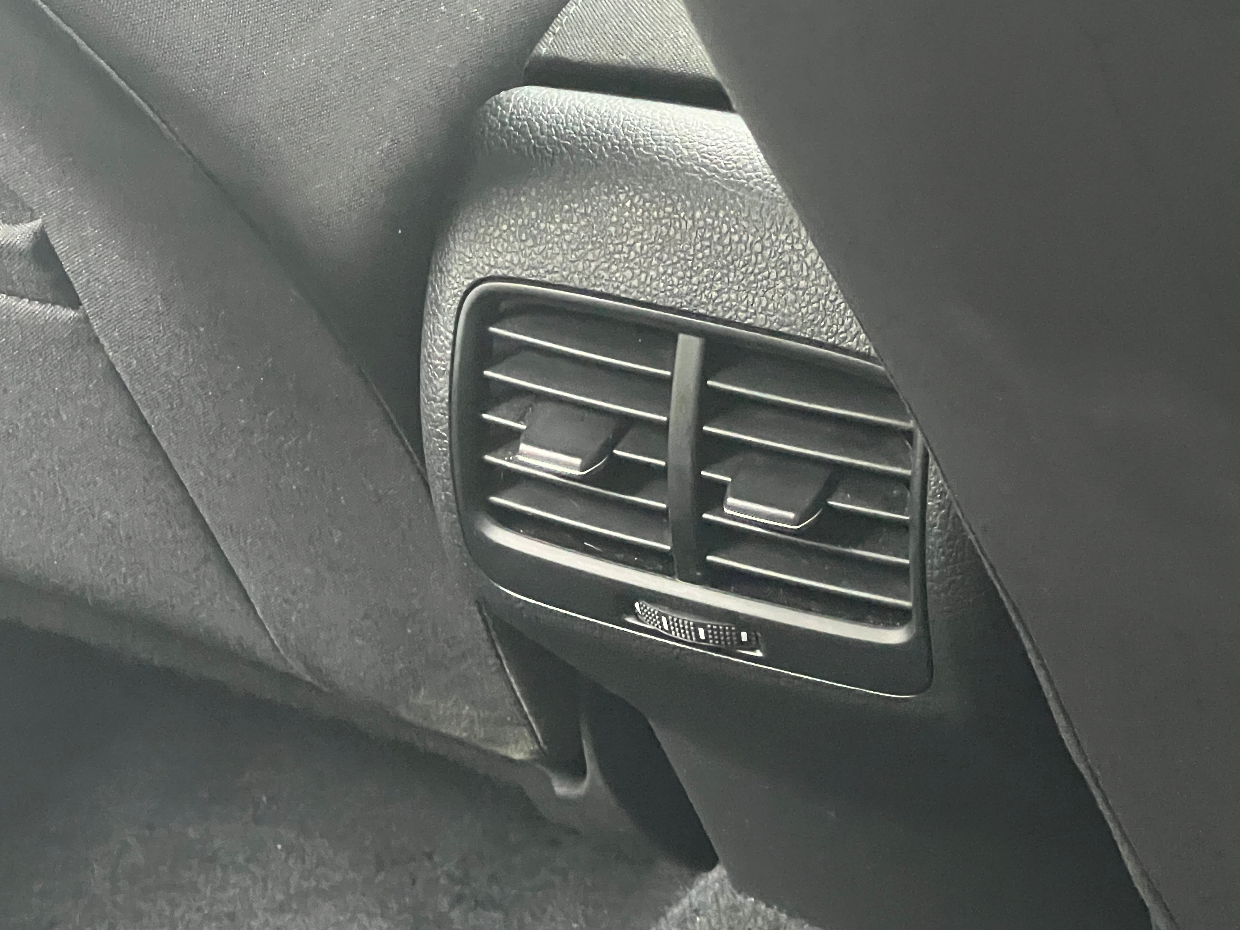 Used 2016 Volkswagen e-Golf e-Golf SE with VIN WVWKP7AU2GW916586 for sale in Oak Creek, WI