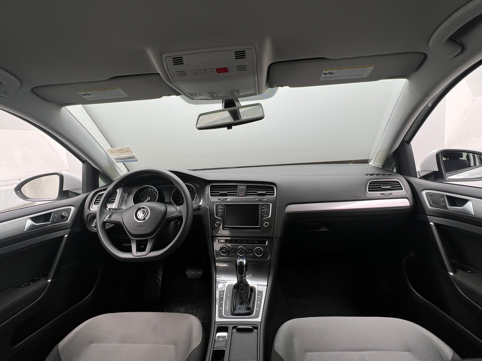 Thumbnail: 2016 Volkswagen e-Golf - 3