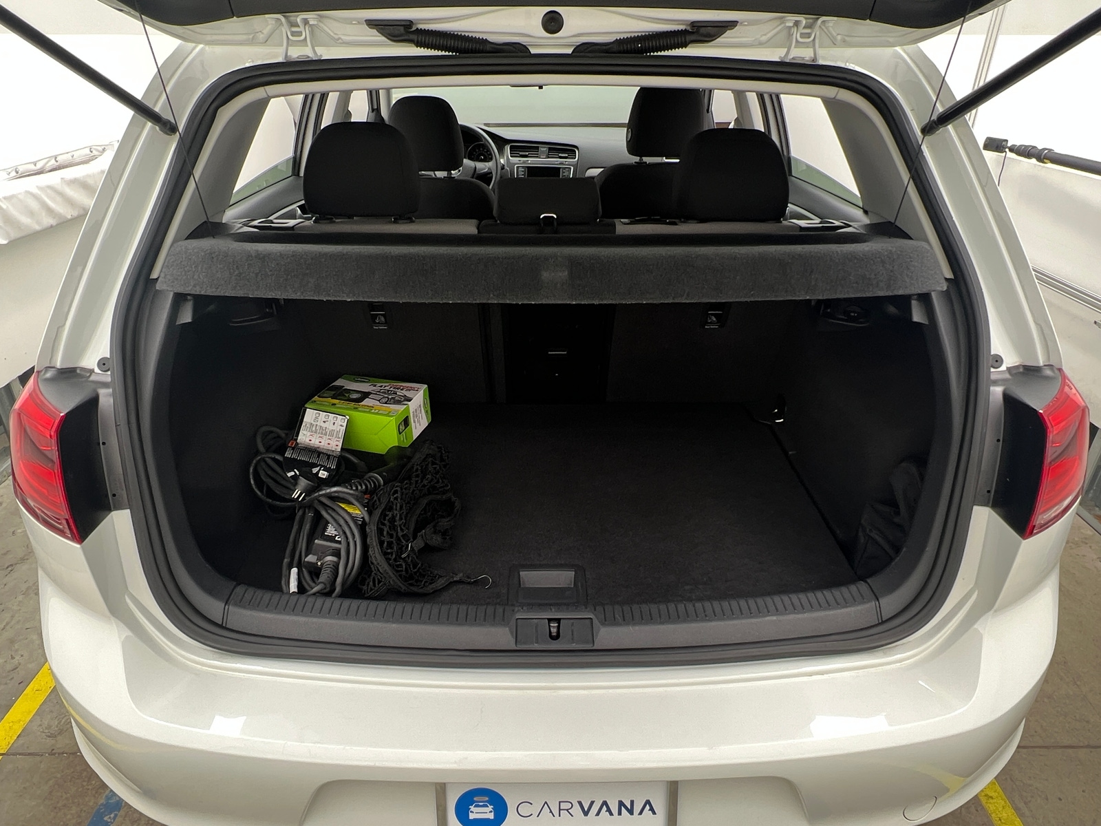 Thumbnail: 2016 Volkswagen e-Golf - 6