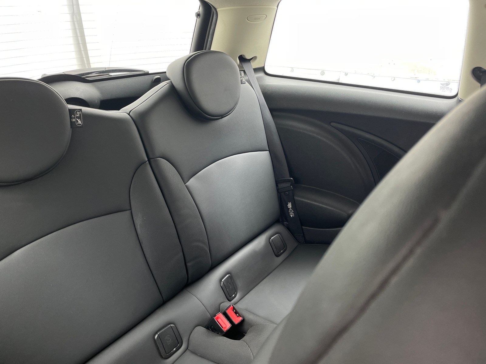 Thumbnail: 2011 MINI Cooper Hardtop - 6