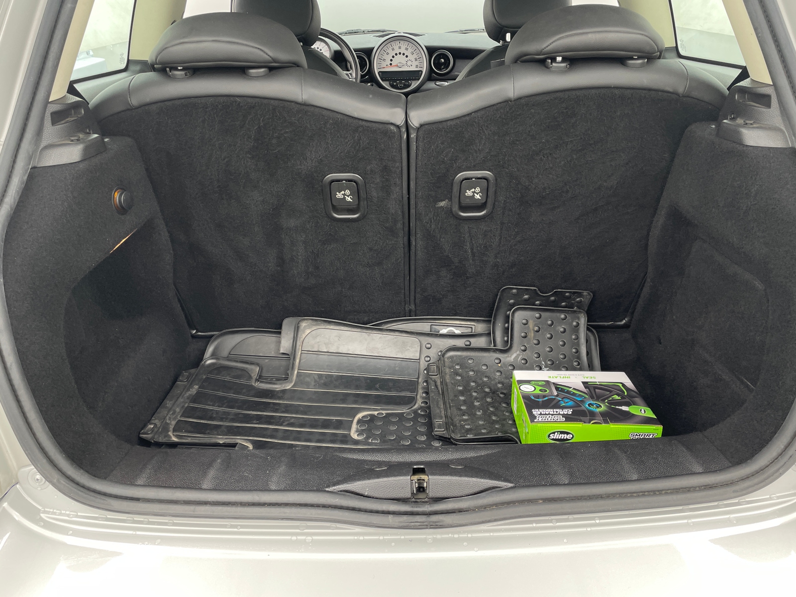 Thumbnail: 2011 MINI Cooper Hardtop - 7