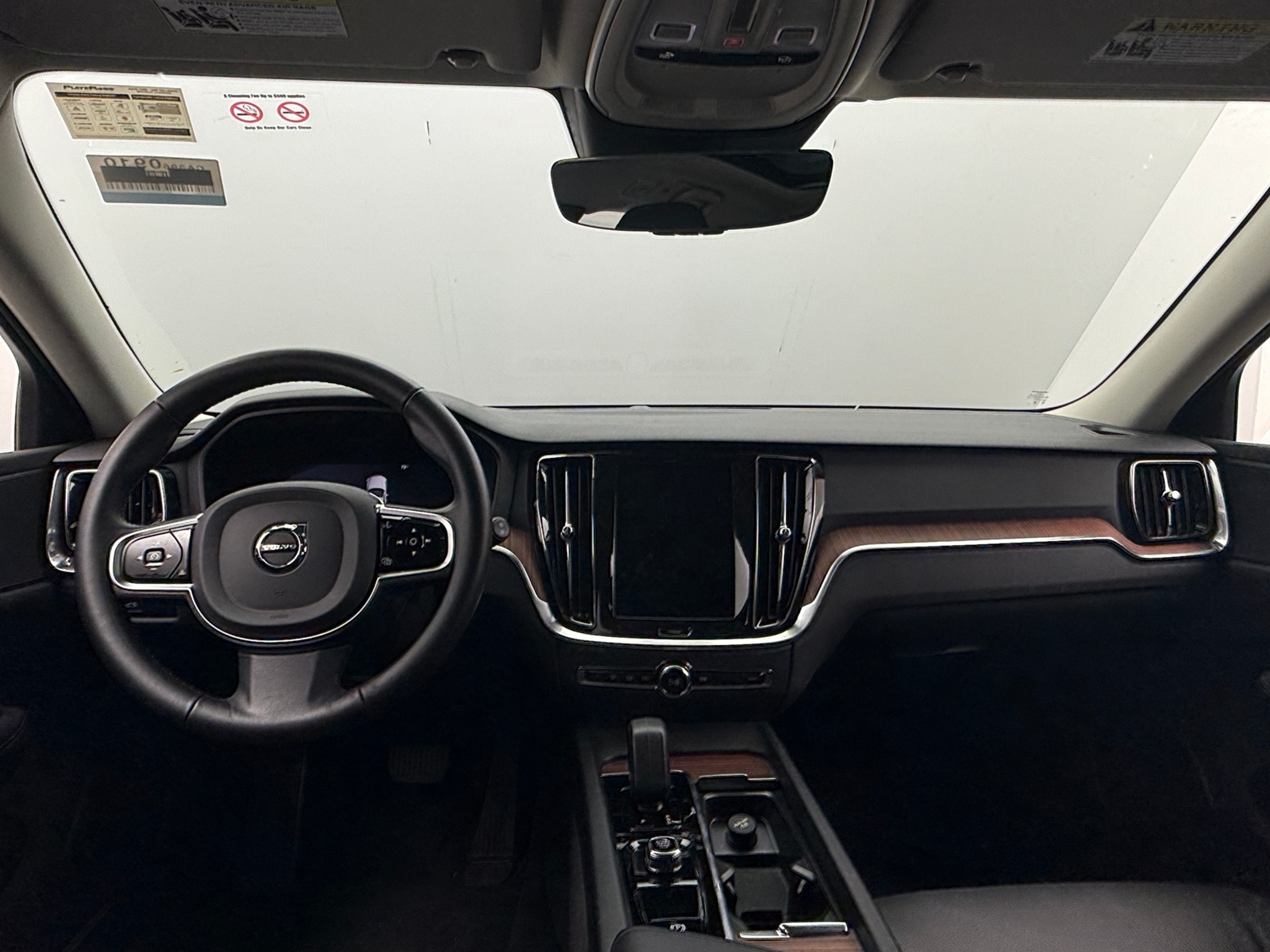 Thumbnail: 2025 Volvo V60 - 2