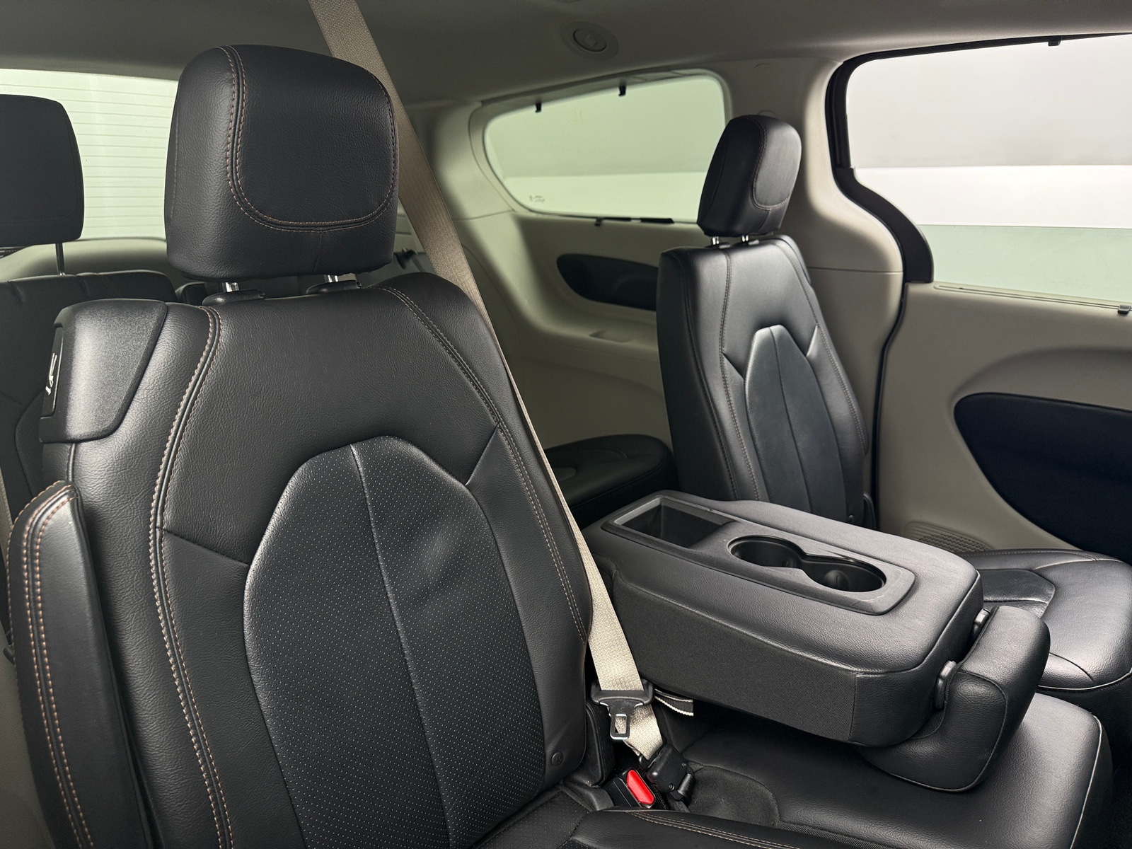 Thumbnail: 2018 Chrysler Pacifica - 5