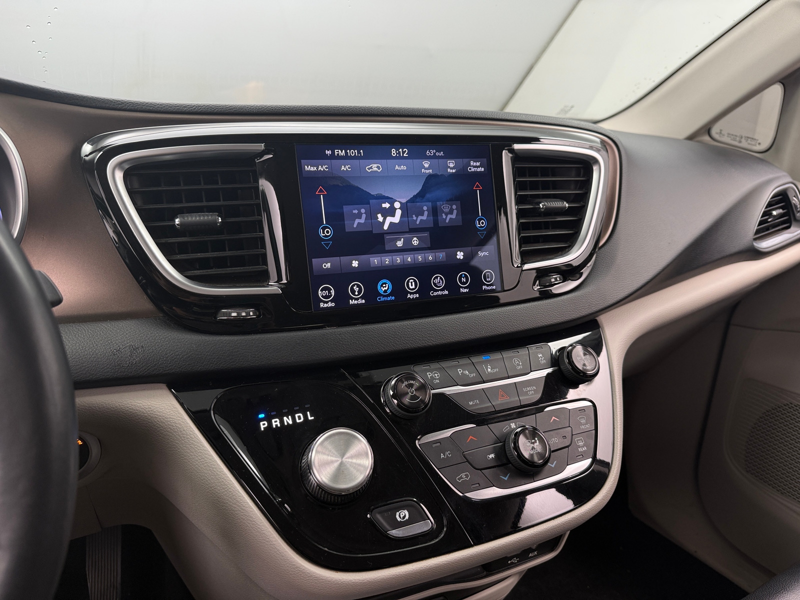 Thumbnail: 2018 Chrysler Pacifica - 3