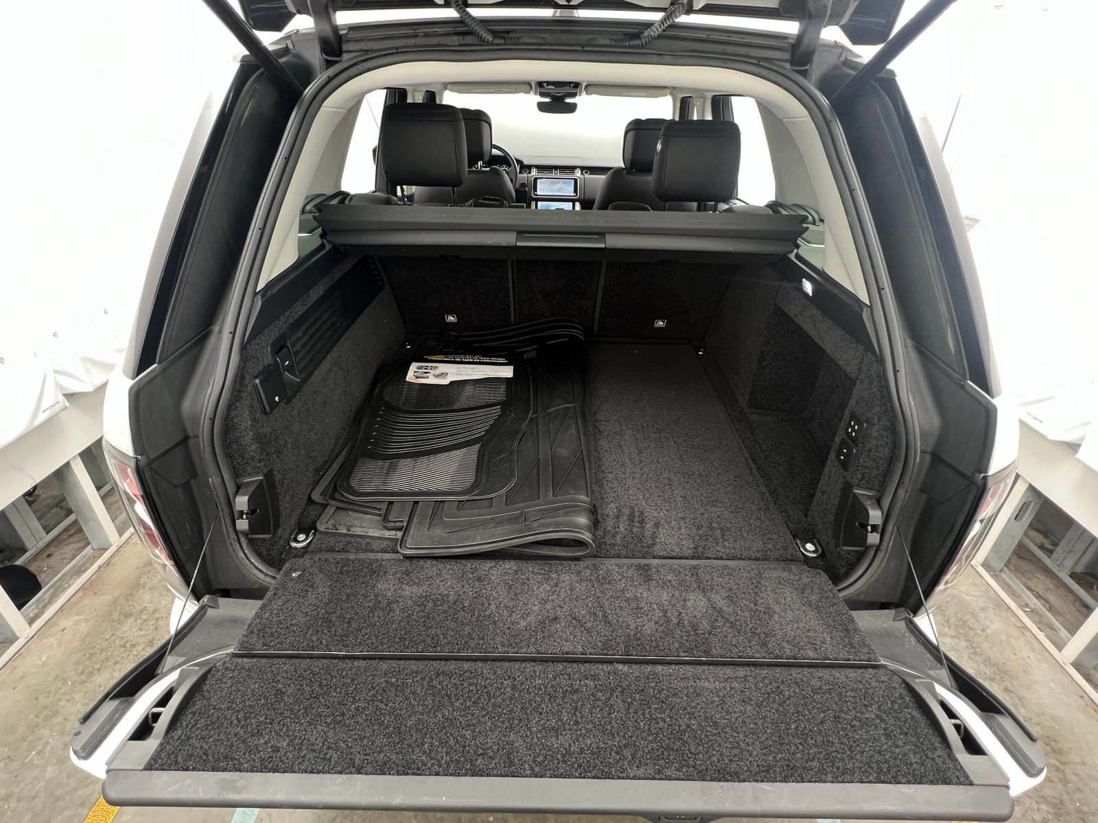 Thumbnail: 2019 Land Rover Range Rover - 6