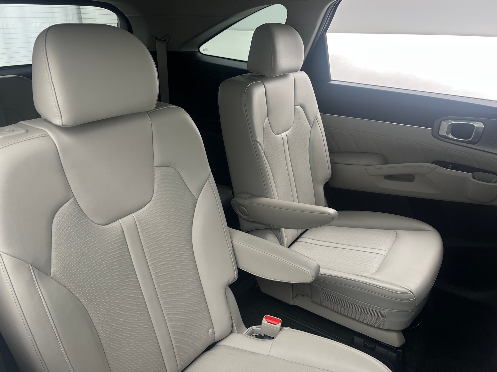 Thumbnail: 2023 Kia Sorento - 5