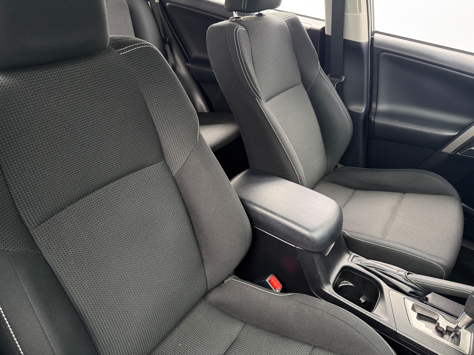 Thumbnail: 2018 Toyota RAV4 - 2